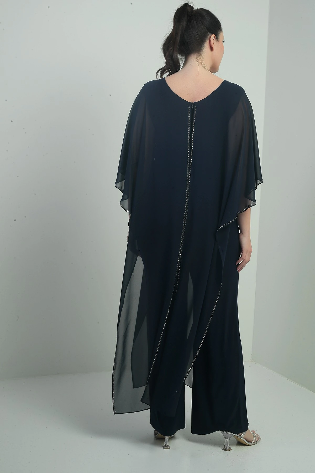 Kadın Üstü Şifon Taş Detay Pelerinli Bol Paça Likralı Büyük Beden Tulum