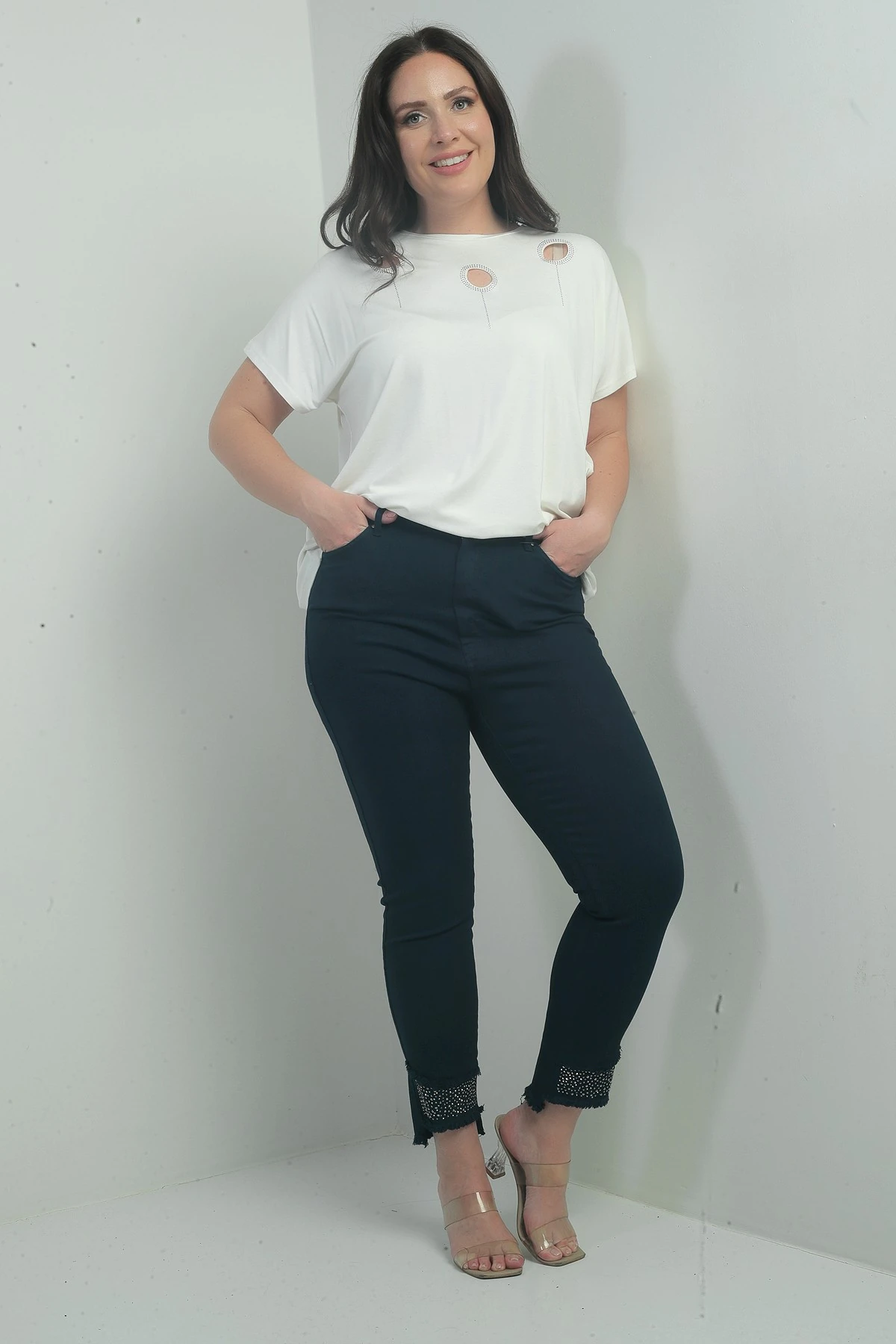 Kadın Dar Paça Taş Ve Püskül Detaylı Likralı Büyük Beden Kanvas Pantolon