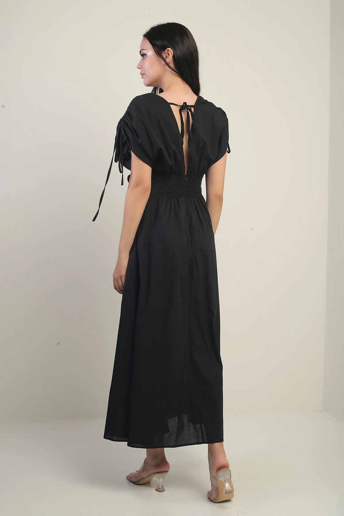 Kadın Ön Arka V Yaka Kolları Büzgülü Çiçek Aplik Nakışlı Uzun Elbise