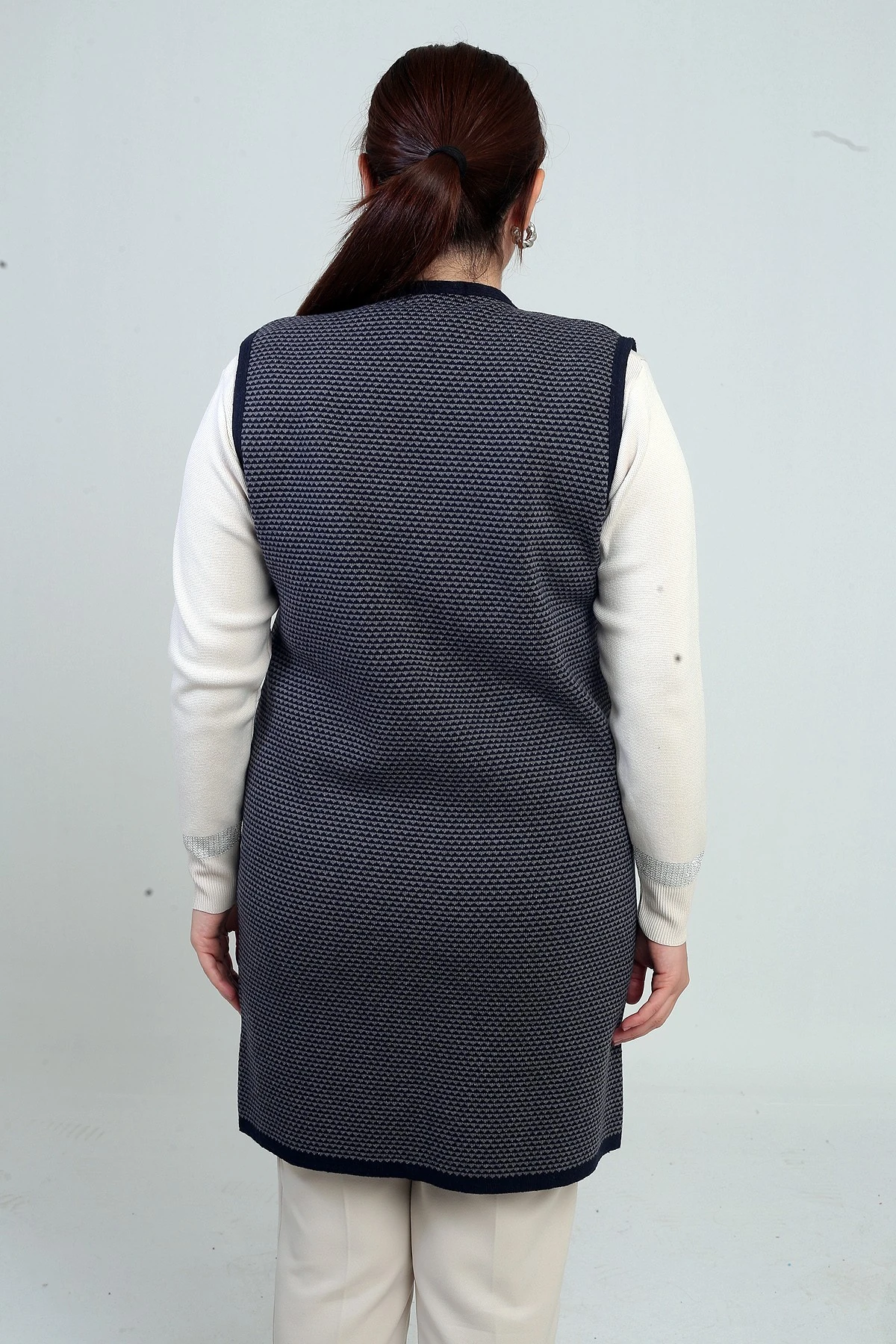 Kadın Önü 3 Düğmeli Cepli Mini Üçgen Desen Büyük Beden Uzun Triko Yelek