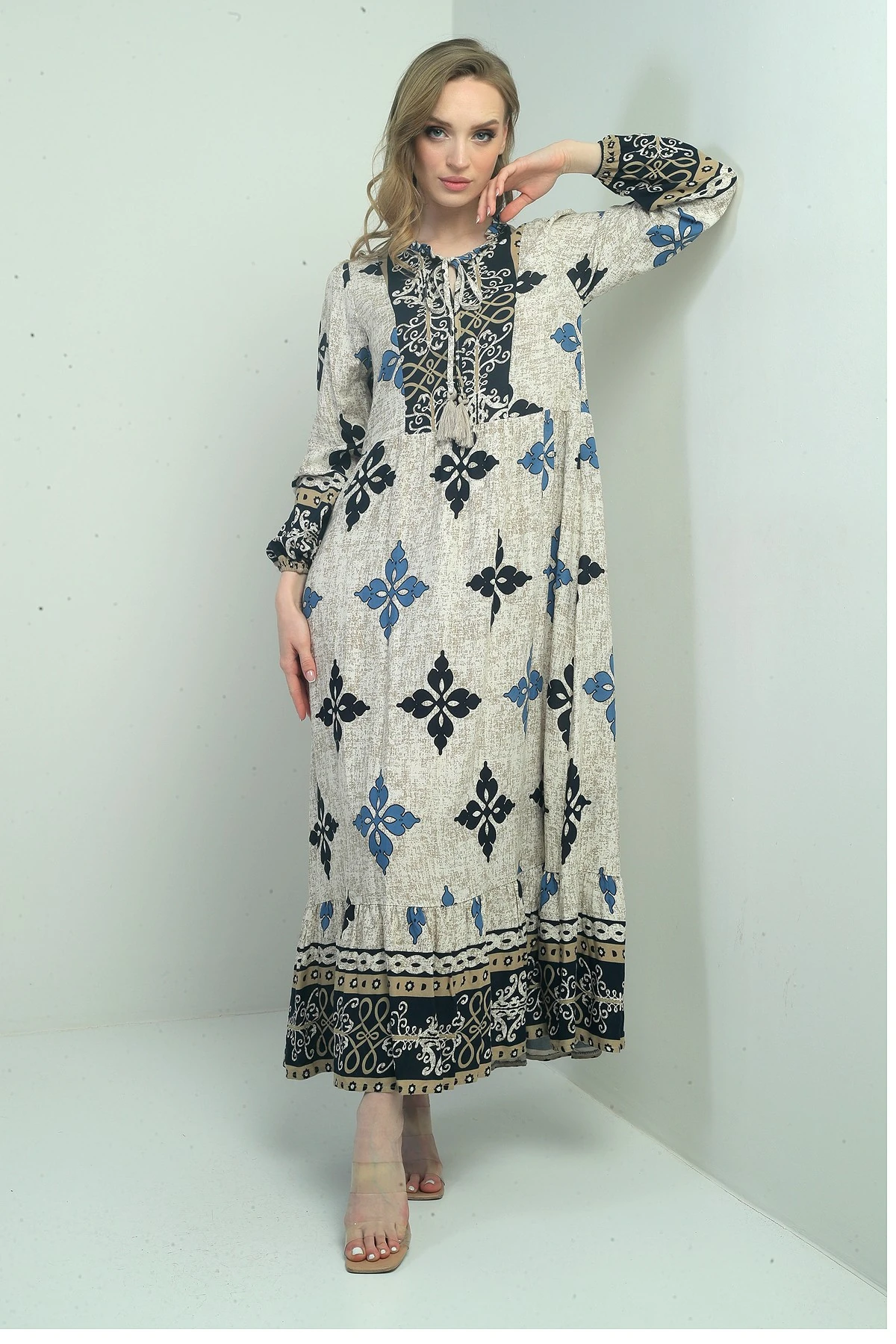 Kadın Yaka Bağcıklı Etnik Desenli Uzun Tesettür Elbise