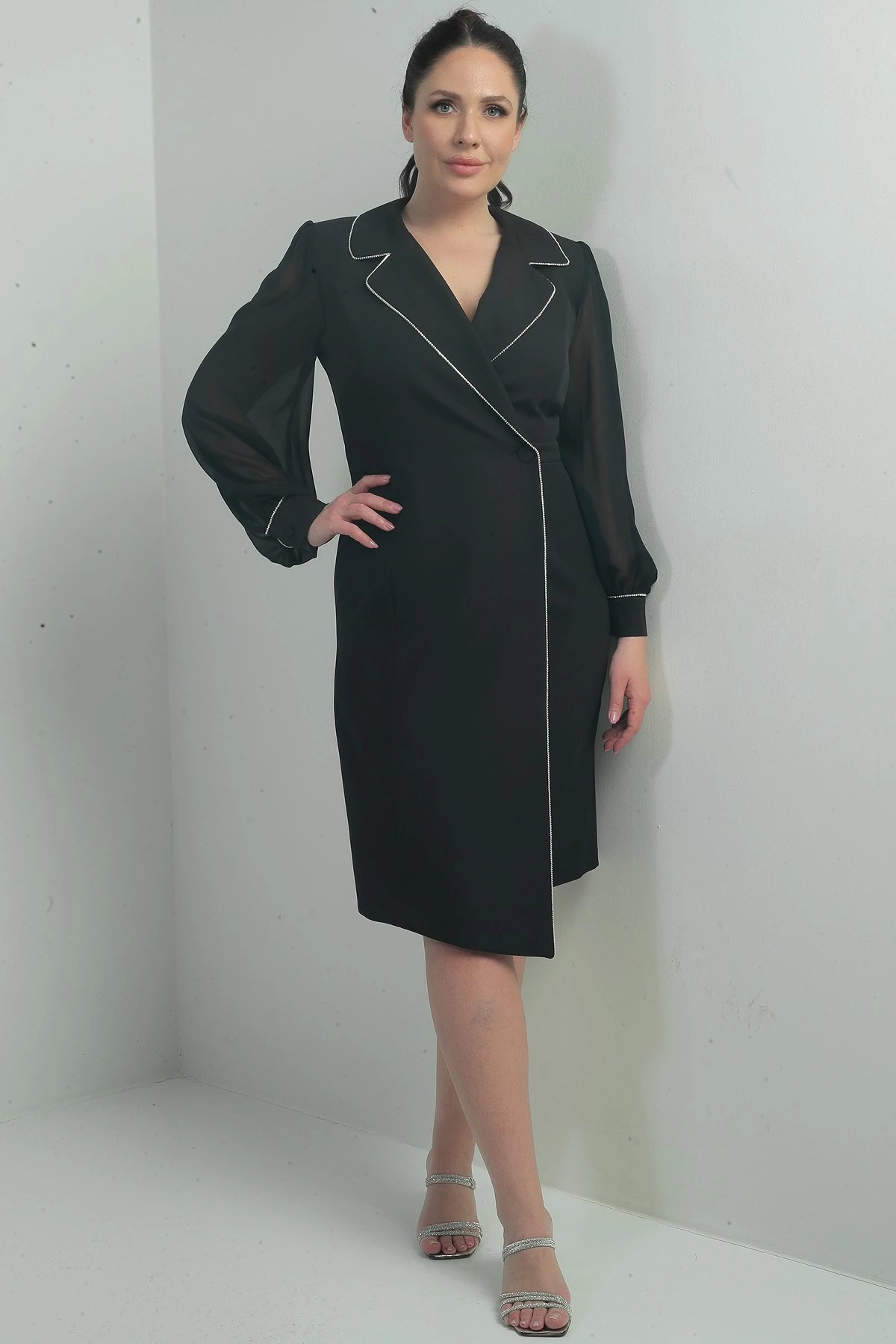 Kadın Kruvaze Yaka Kolları Şifon Tek Düğmeli Büyük Beden Kısa Elbise