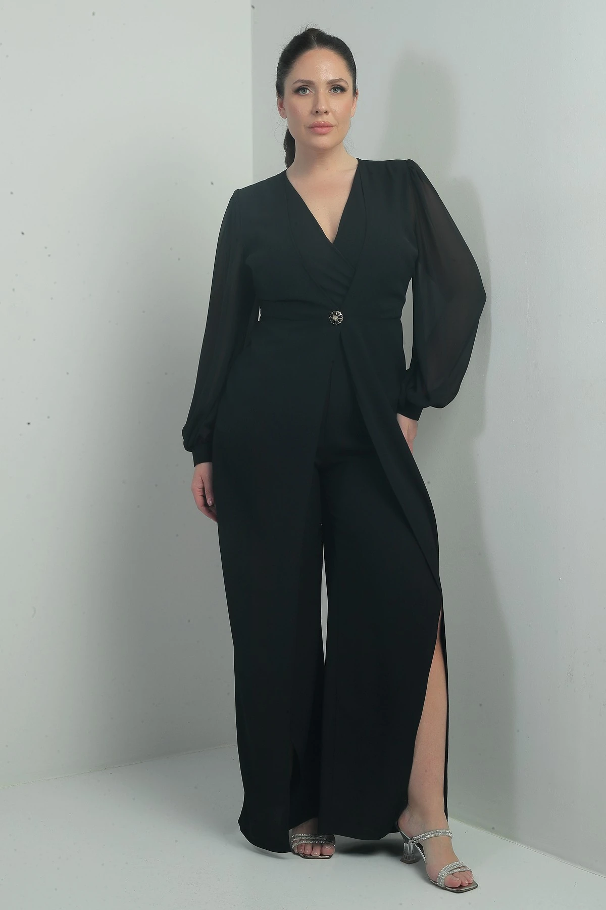 Kadın V Yaka Önü Tek Düğme Kolları Şifon Yarım Astarlı Büyük Beden Krep Tulum