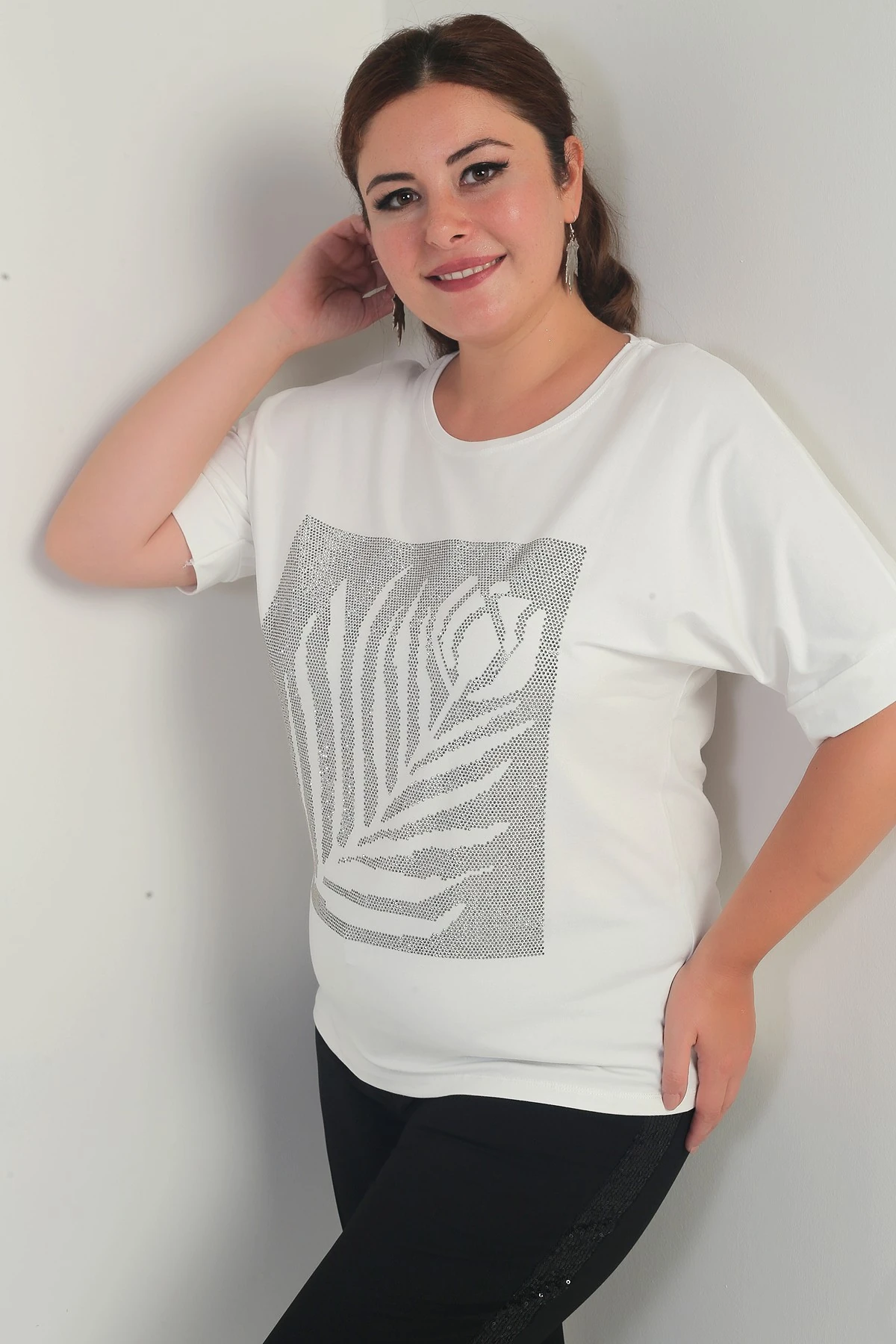 Kadın Kısa Yarasa Kollu Taş Detaylı Gül Desenli Likralı Büyük Beden Bluz