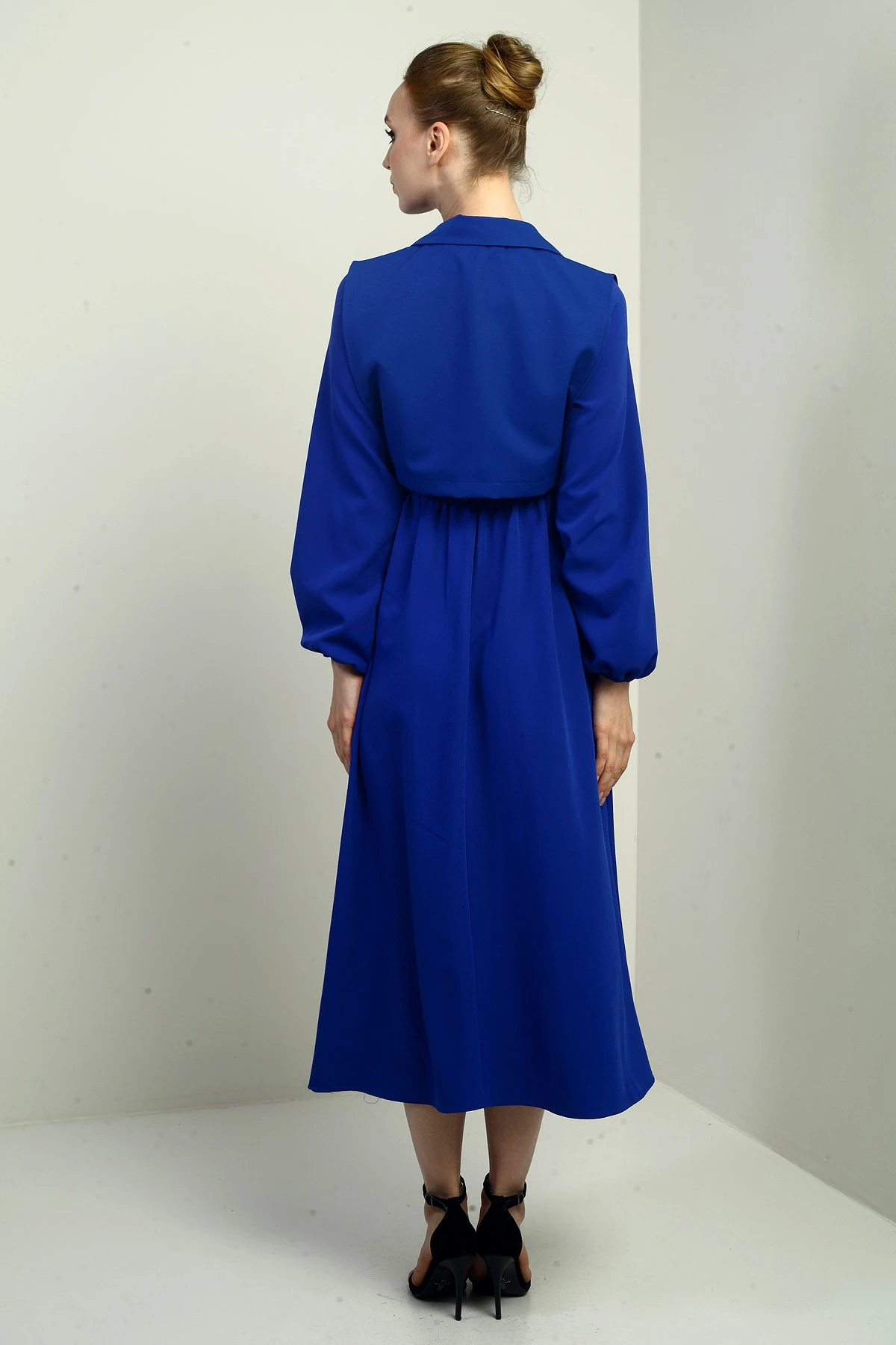 Kadın Düğmeli Çıkma Yelekli Beli Lastikli Uzun Kollu Midi Elbise