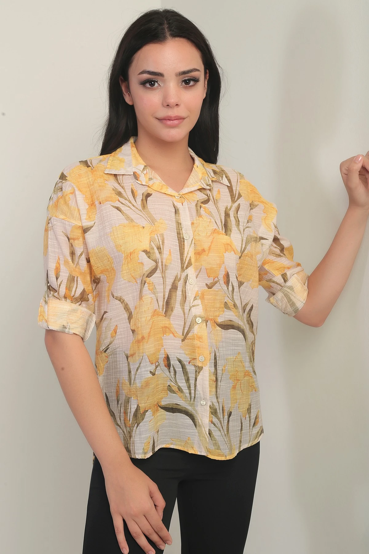 Kadın Büyük Çiçek Desenli Kol Katlamalı Gömlek