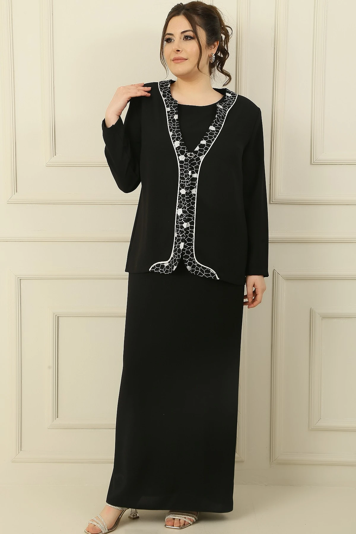 Kolsuz Astarlı Uzun Elbise Önü Varaklı Pullu Ceket Büyük Beden Krep 2'li Takım