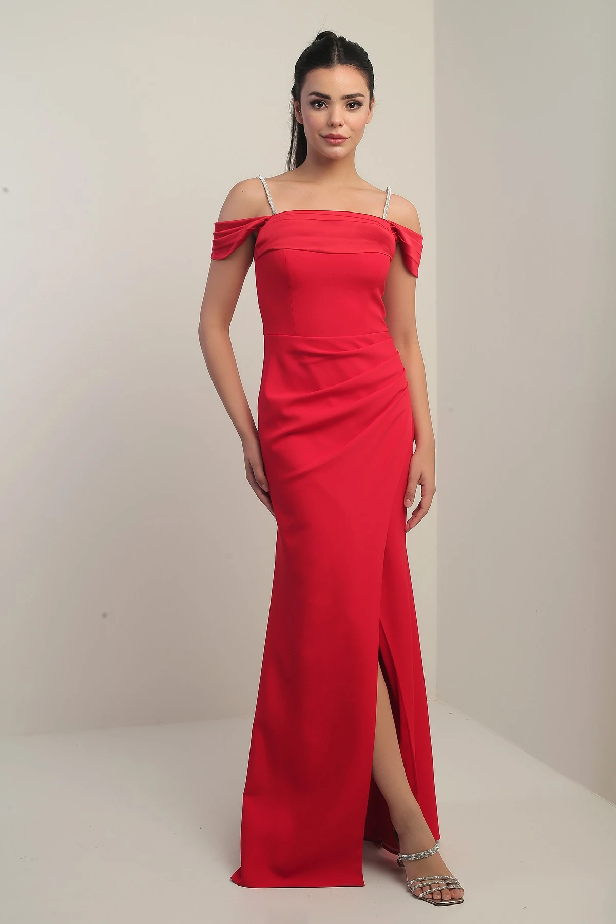 Kadın Taşlı İnce Askılı Düşük Kollu Saten Madonna Yaka Astarlı Drapeli Double Balık Elbise