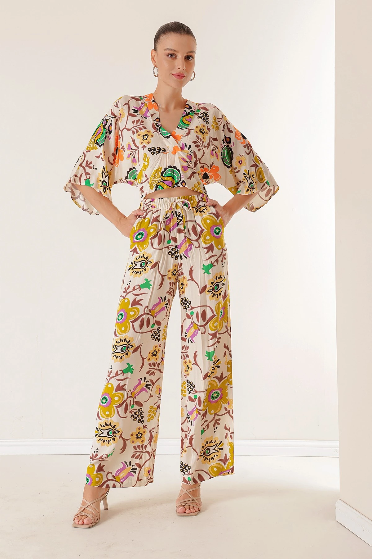 Beli Lastikli Cepli Palazzo Pantolon Ön Arka V Yaka Crop Çiçekli İkili Takım