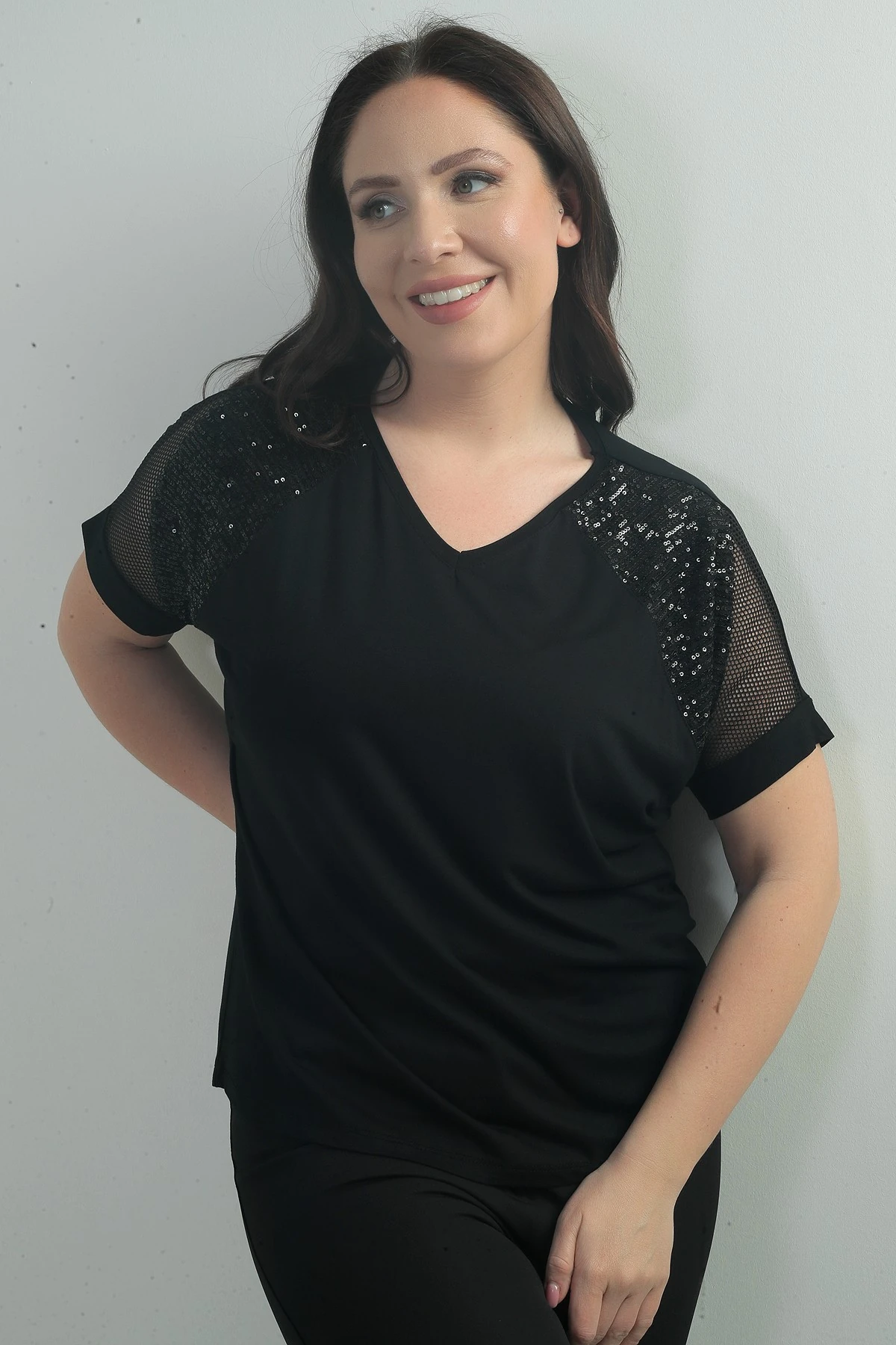 Kadın V Yaka Omuzu Fileli Pullu Büyük Beden Likralı Bluz