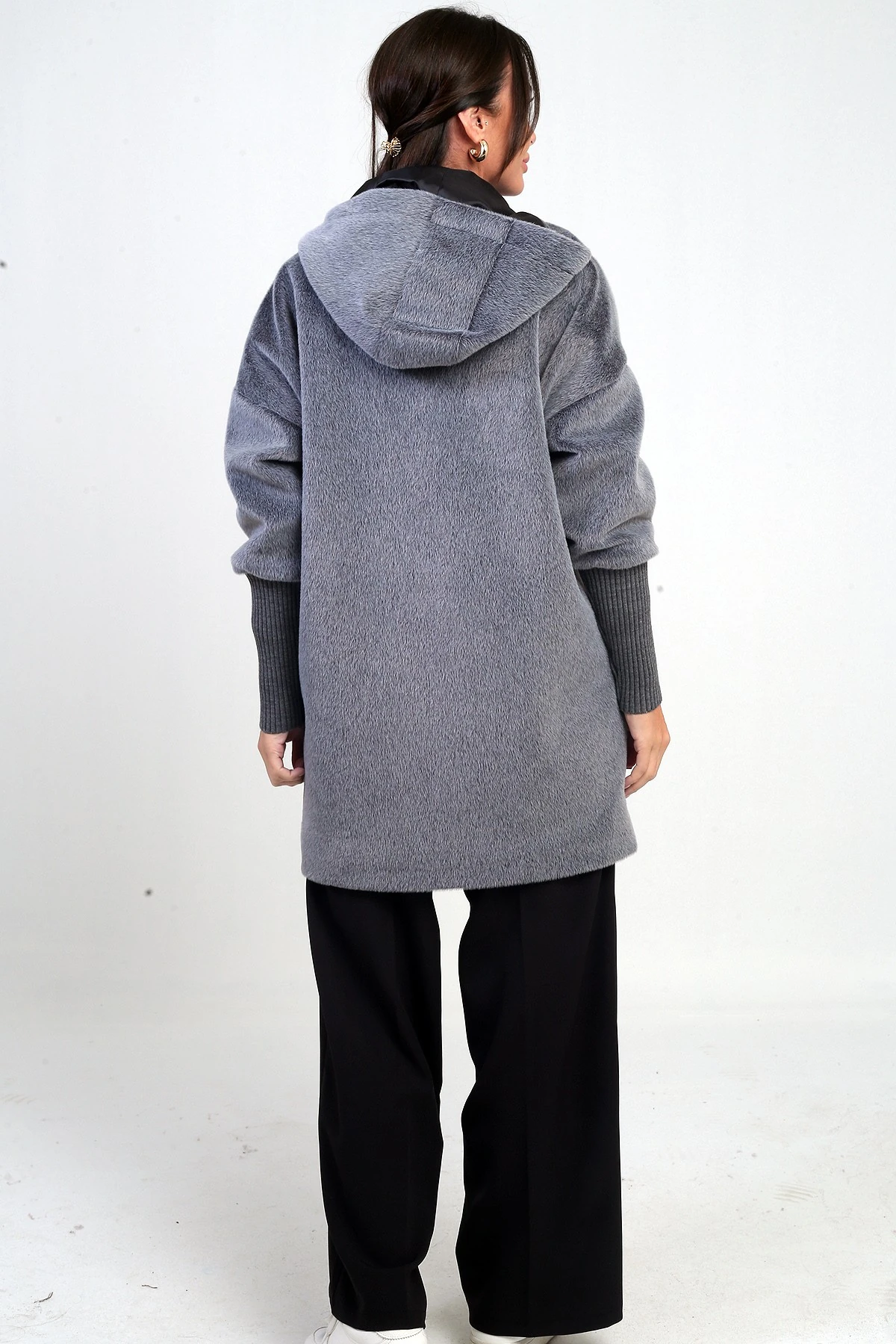 Kadın Kapüşonlu Önü Düğmeli Astarlı Kolları Ribanalı Angora Kaban