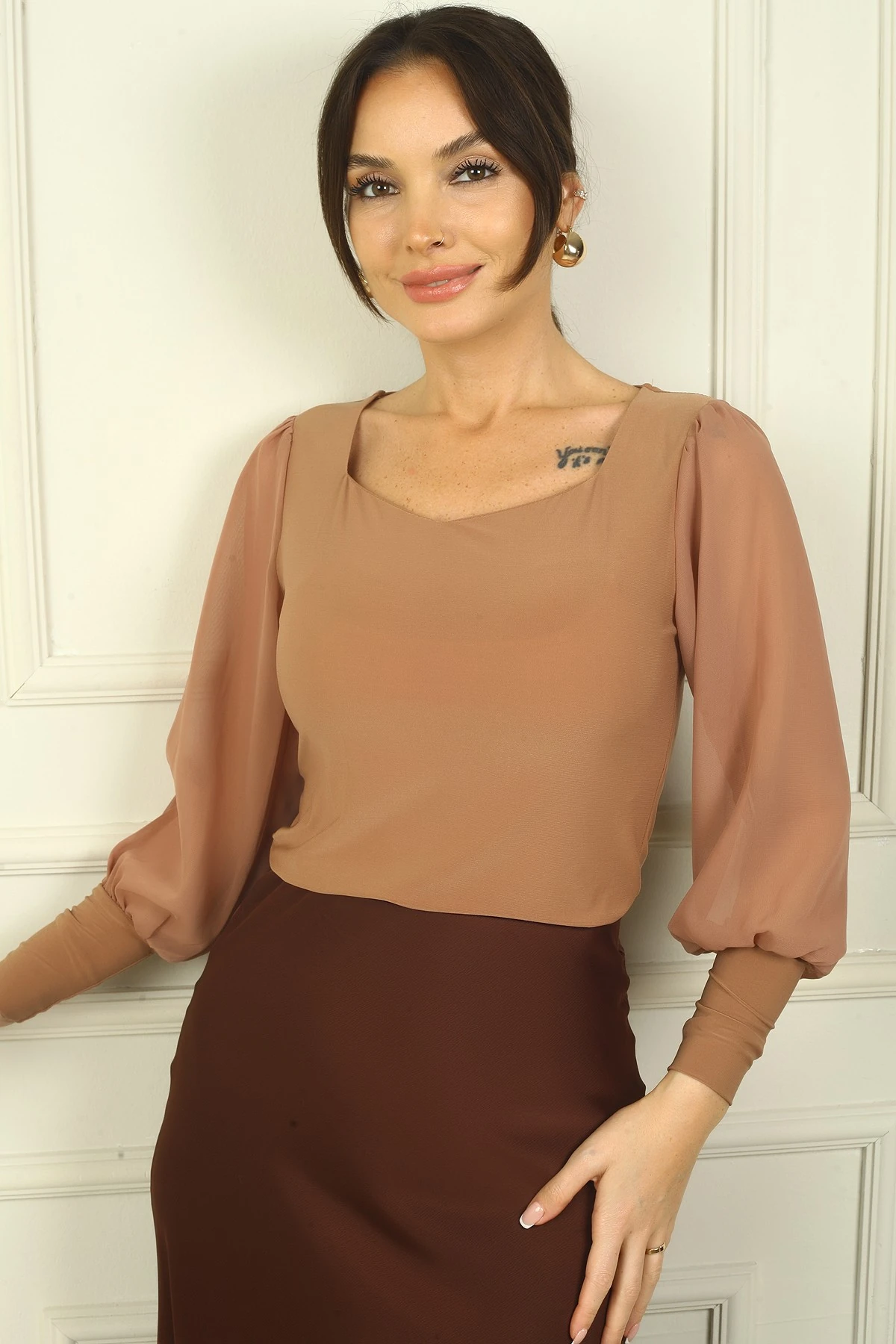 Beşgen Yaka Uzun Kollu Tül Bluz