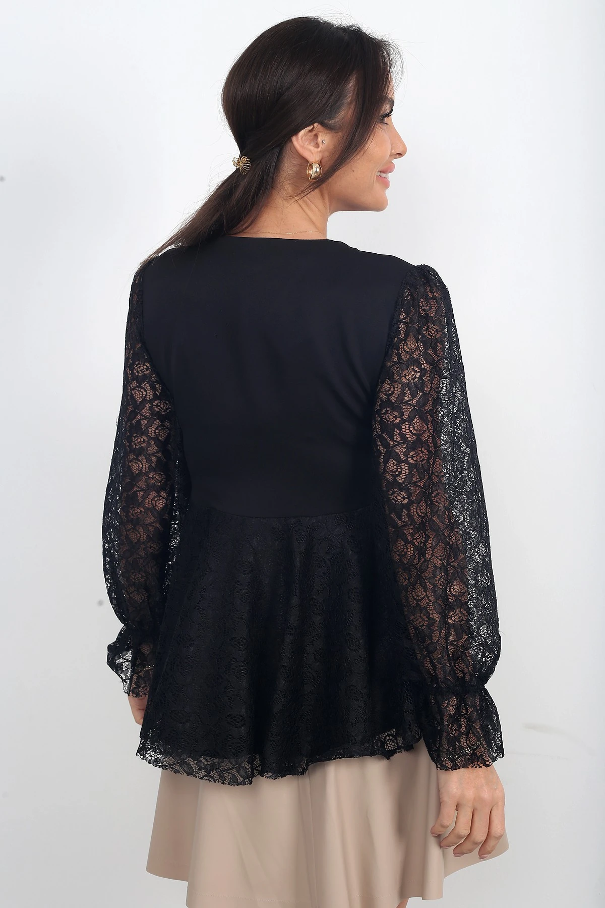 Kadın Önü Yarım Düğmeli Tül Detaylı Volanlı Bluz