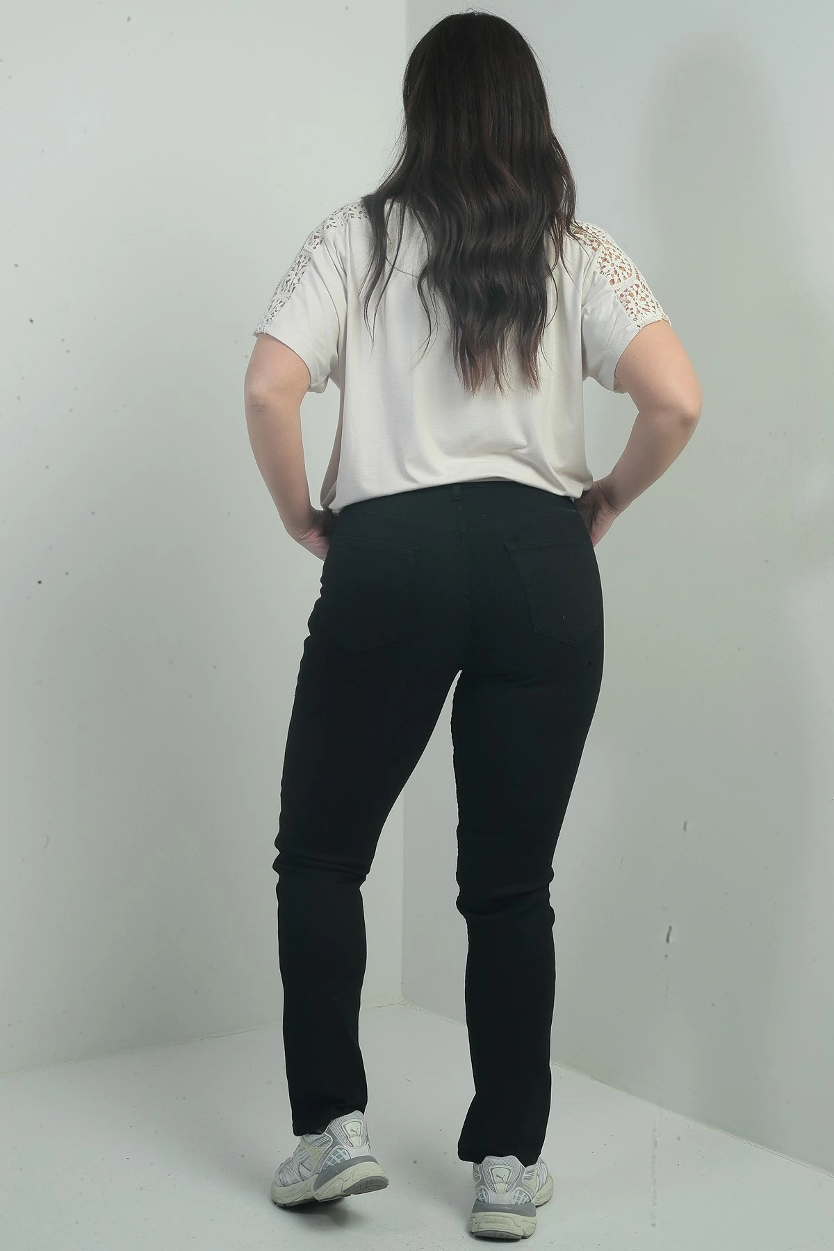 Kadın Yüksek Bel Boru Paça Büyük Beden Likralı Kot Pantolon