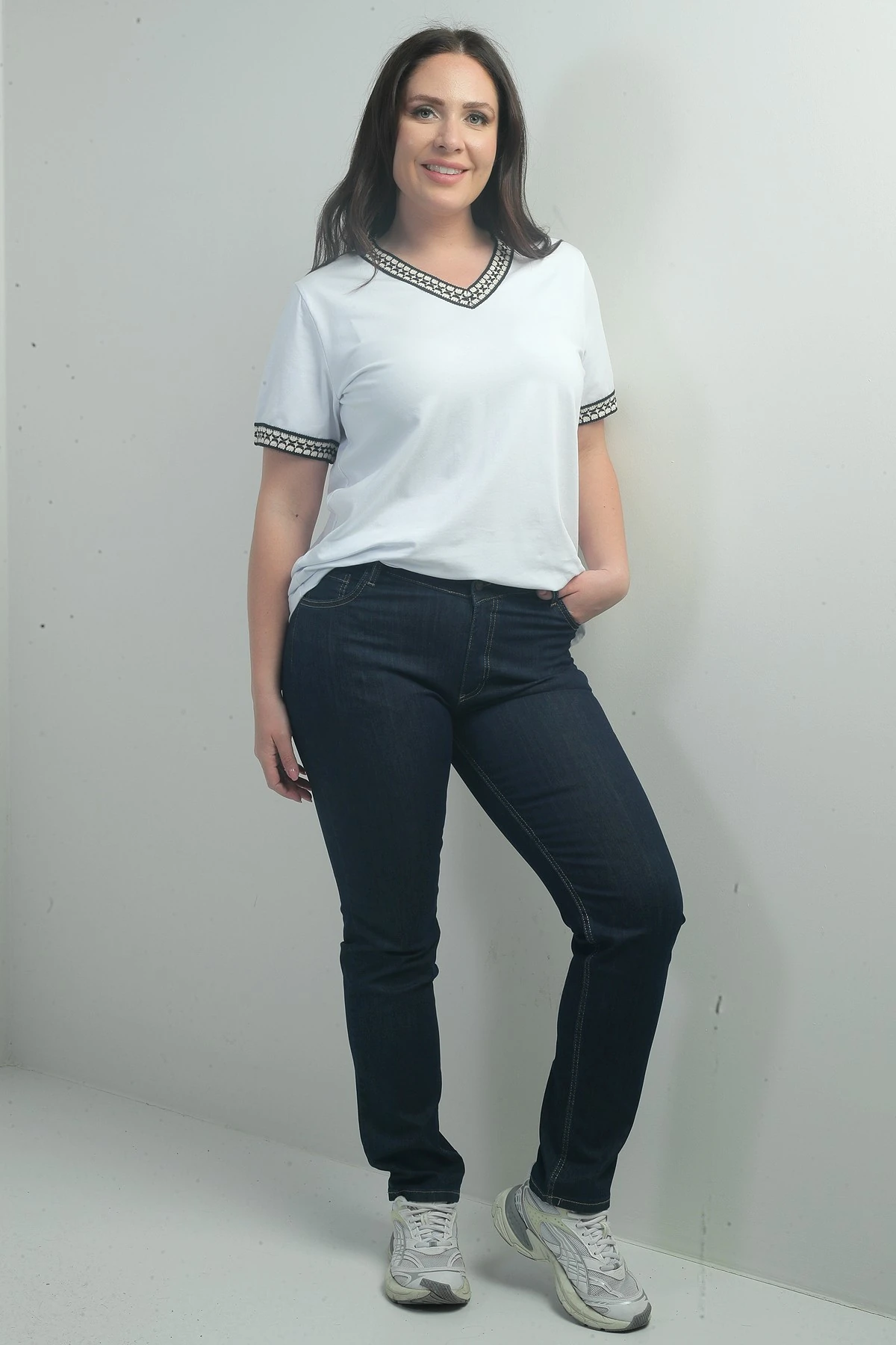 Kadın Yüksek Bel Boru Paça Büyük Beden Taşlanmış Kot Pantolon