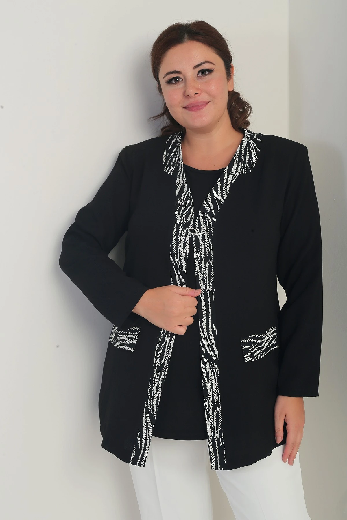 Kadın İçi Kolsuz Likralı Bluz Önü Şerit Desenli Krep Ceket Büyük Beden 2'li Takım