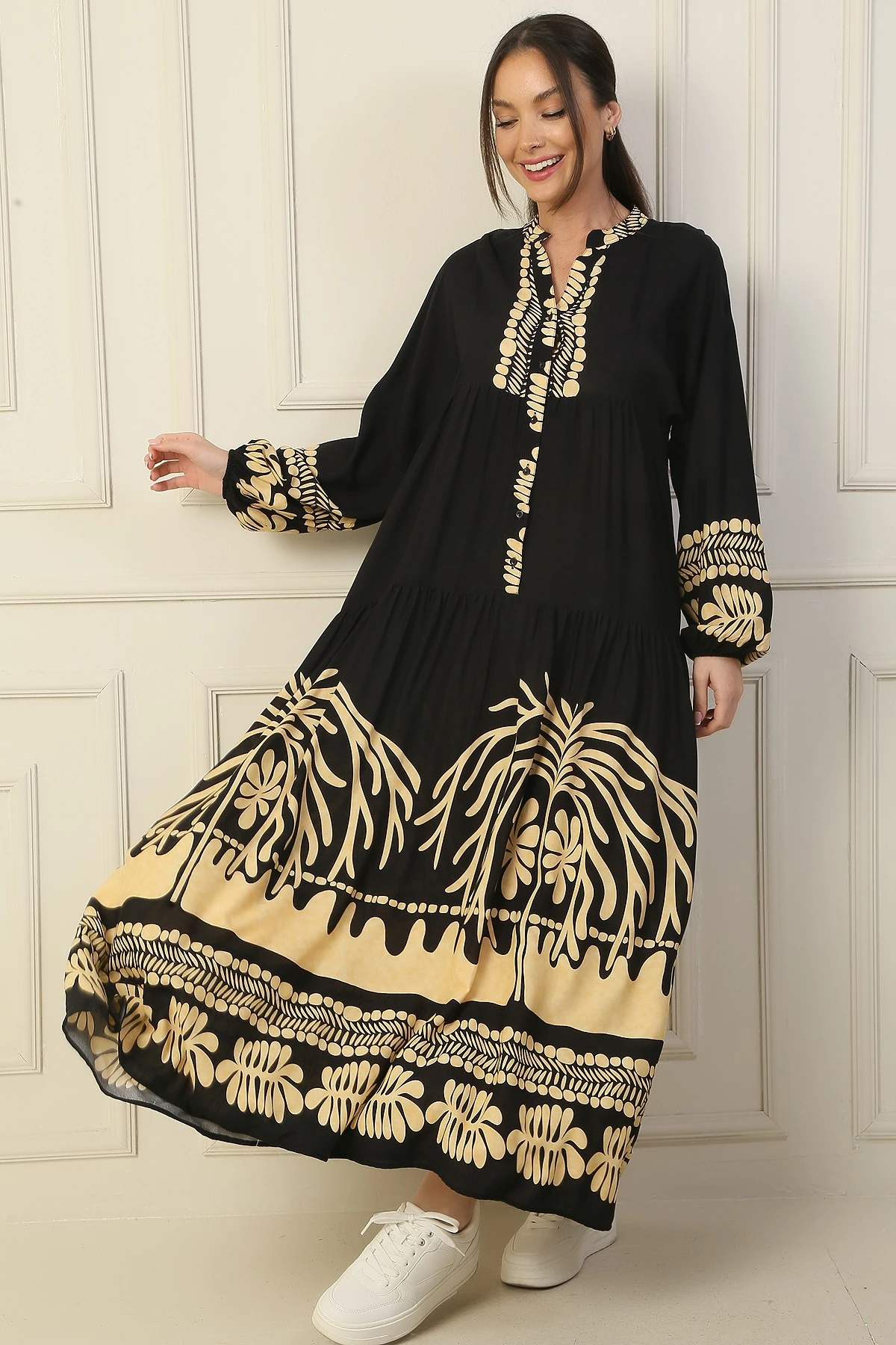 Önü Yarım Düğmeli Kolu Lastikli Empirme Tesettür Uzun Elbise