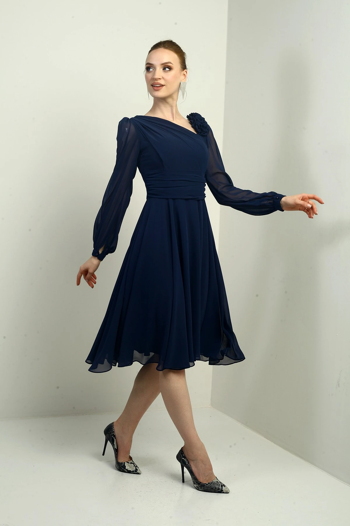 Kadın Çiçek Detaylı Astarlı Uzun Kollu Şifon Midi Elbise