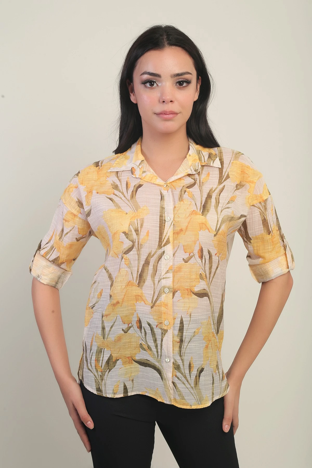 Kadın Büyük Çiçek Desenli Kol Katlamalı Gömlek