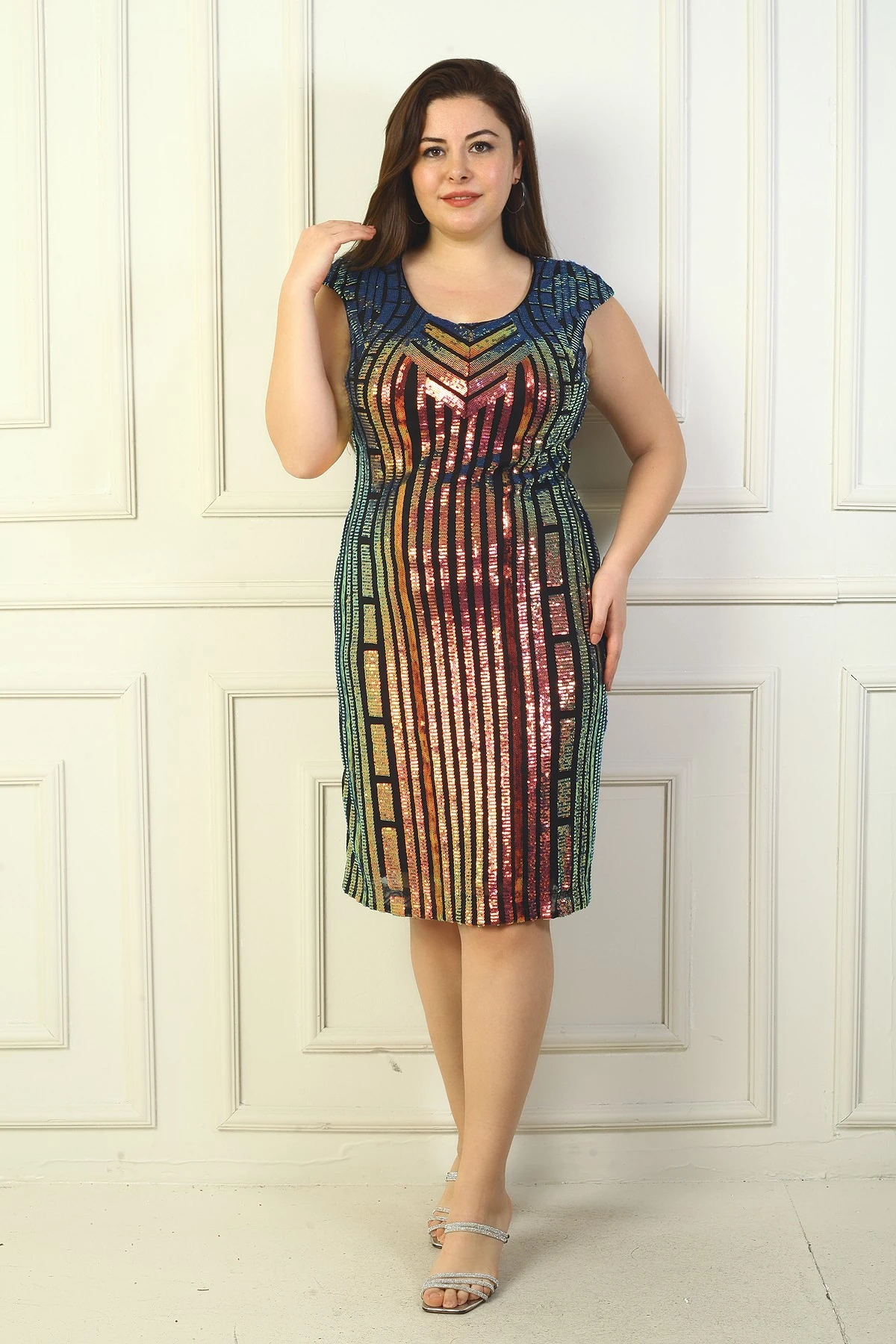 Kadın Pul İşleme Desenli Tırnak Kol B.B. Elbise