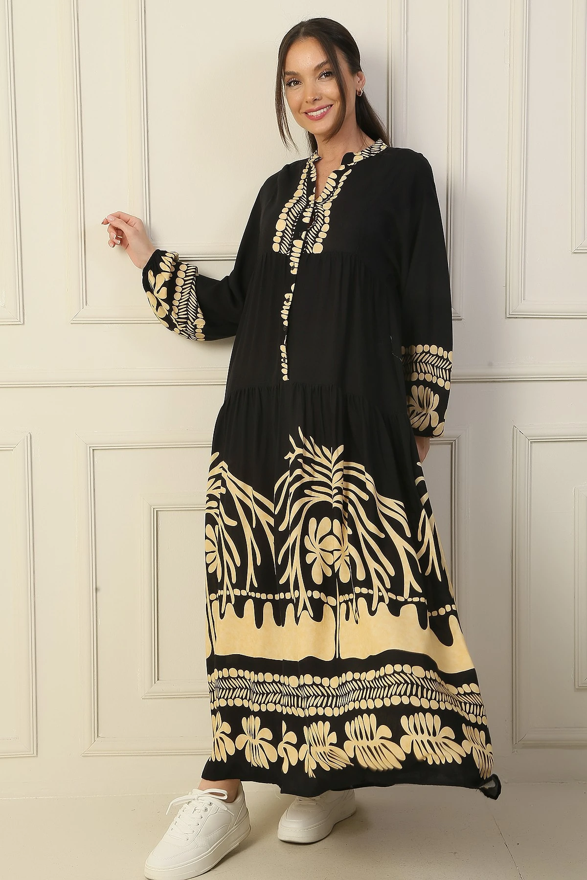 Önü Yarım Düğmeli Kolu Lastikli Empirme Tesettür Uzun Elbise