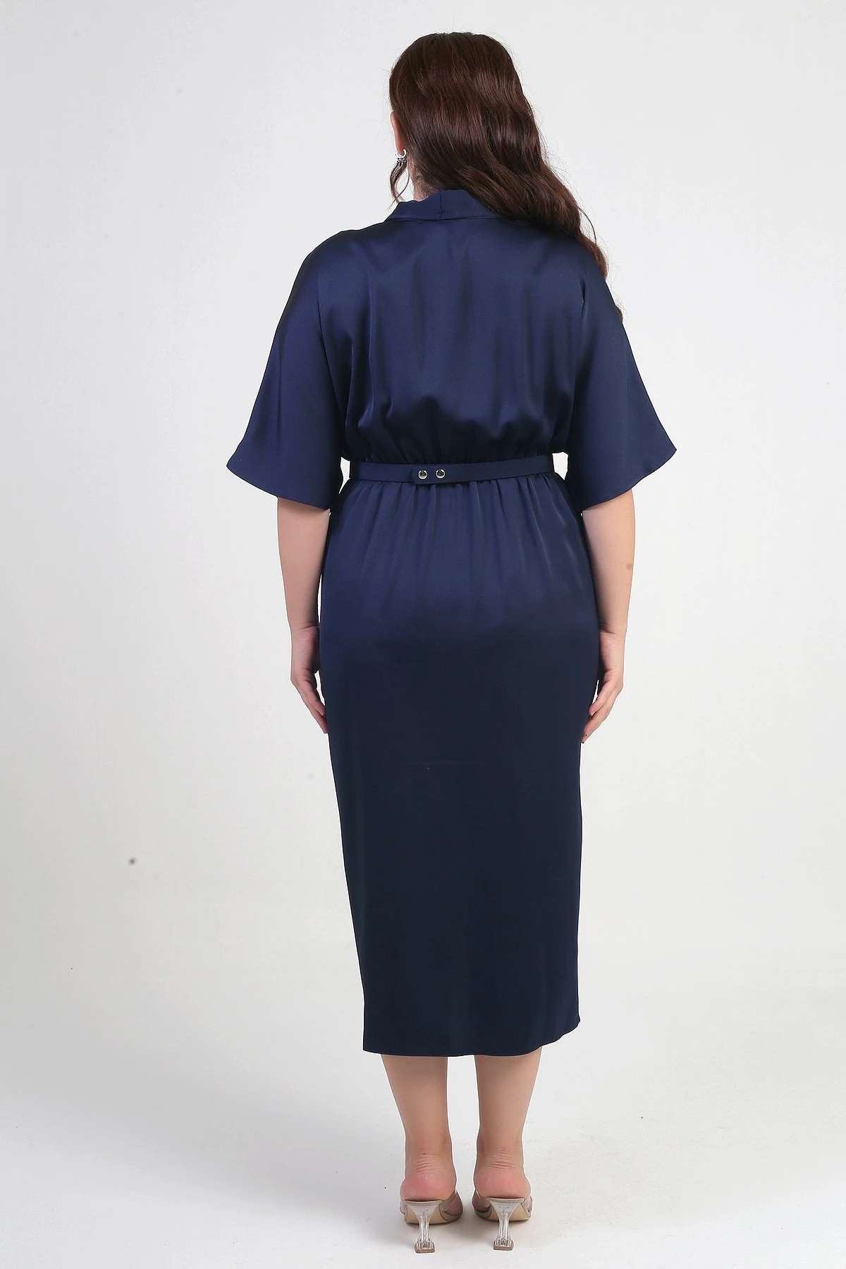 Kadın Kruvaze Yaka Kısa Yarasa Kollu Çift Pileli Krep Saten Büyük Beden Midi Tasarım Elbise