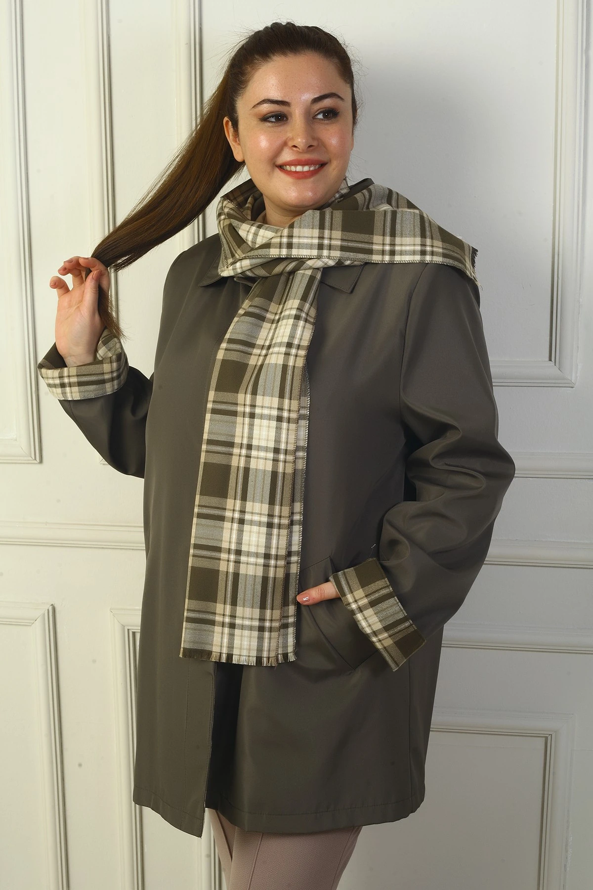 Kadın Önü Gizli Düğmeli Cepli Kruvaze Yaka Trençkot Kaban