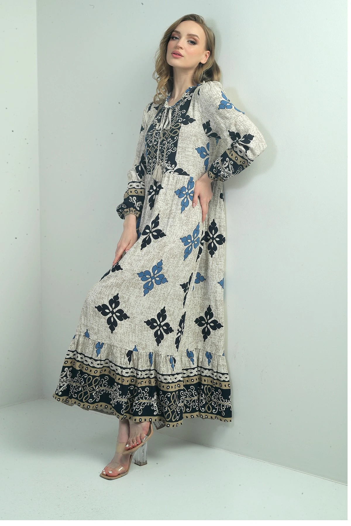 Kadın Yaka Bağcıklı Etnik Desenli Uzun Tesettür Elbise