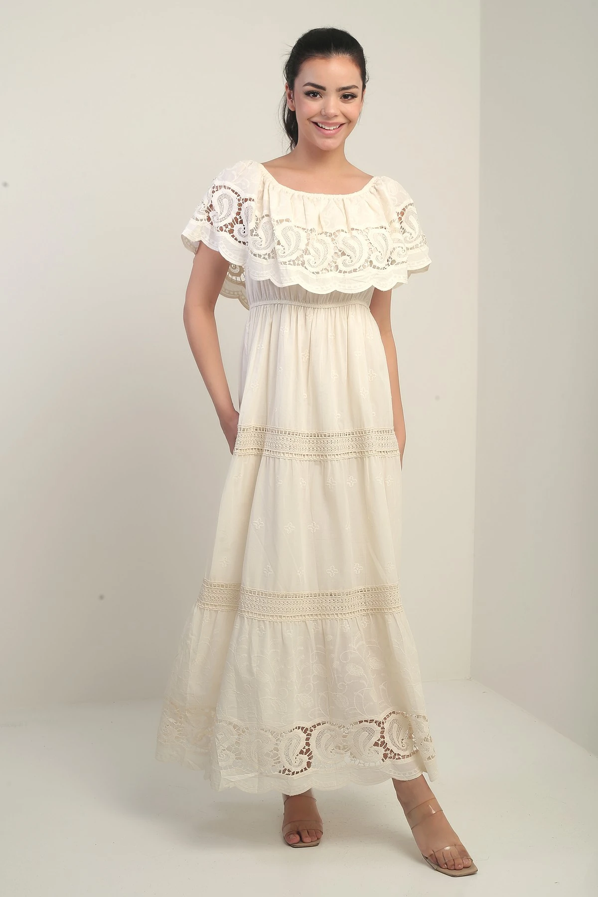 Kadın Madonna Yaka Astarlı Dantel Detaylı Nakışlı Uzun Elbise