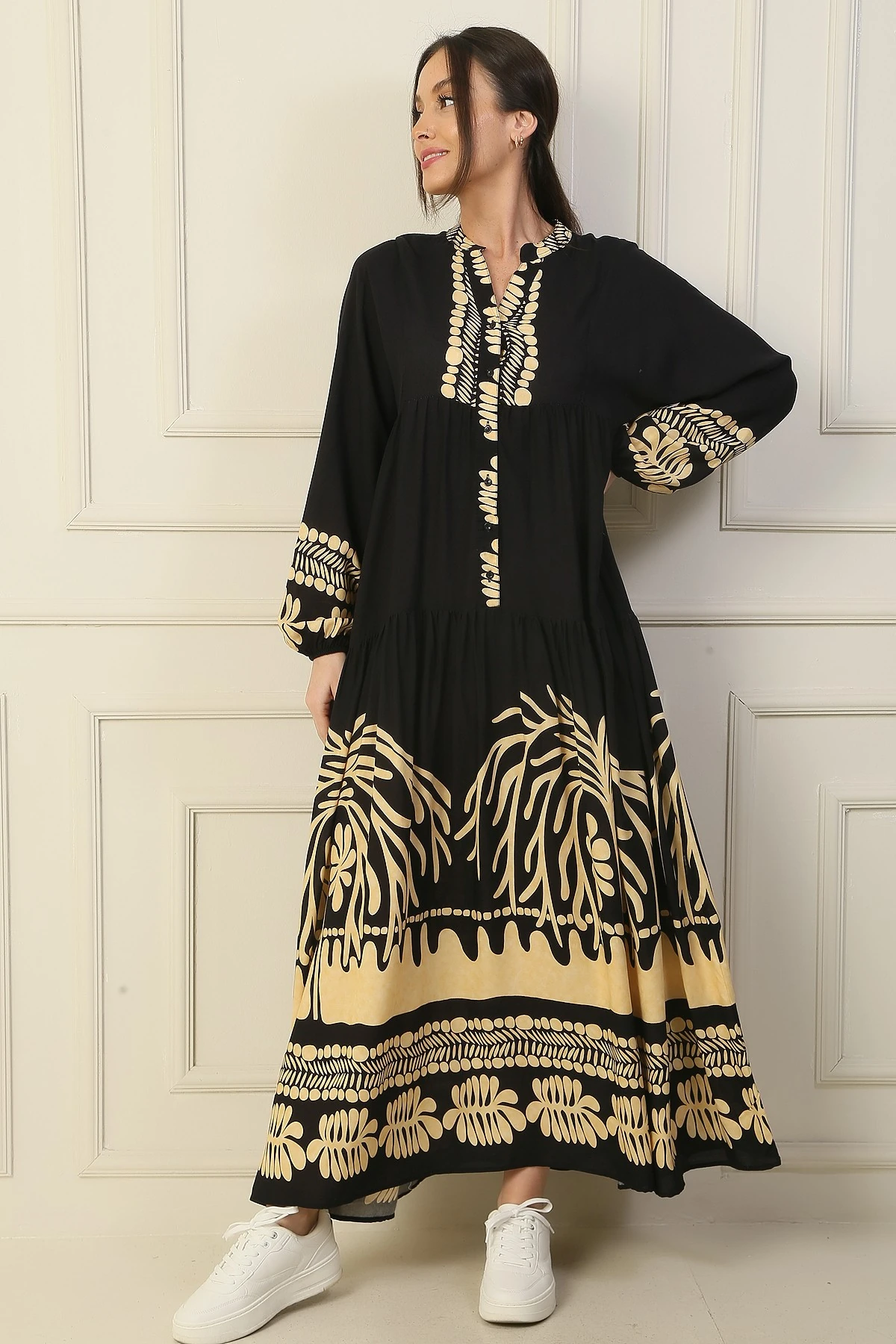 Önü Yarım Düğmeli Kolu Lastikli Empirme Tesettür Uzun Elbise