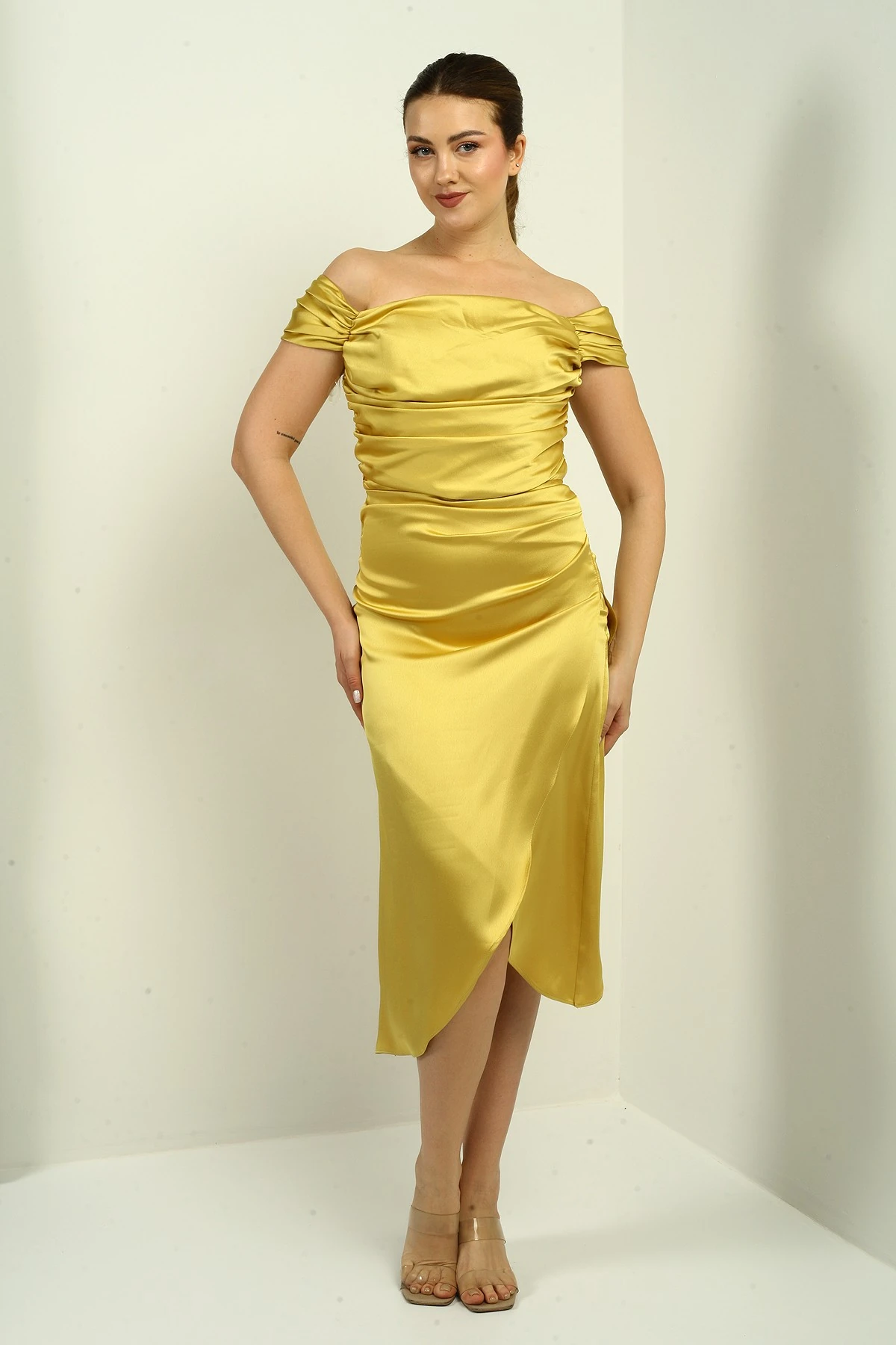 Kadın Madonna Yaka Drapeli Asimetrik Saten Kısa Elbise