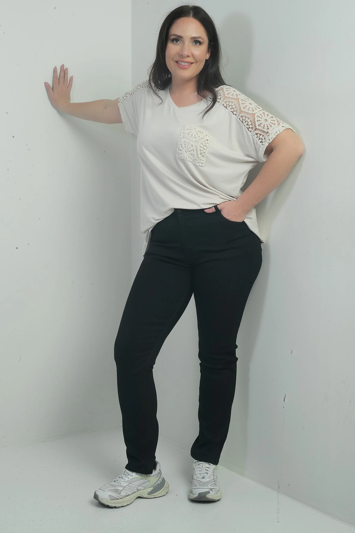 Kadın Yüksek Bel Boru Paça Büyük Beden Likralı Kot Pantolon