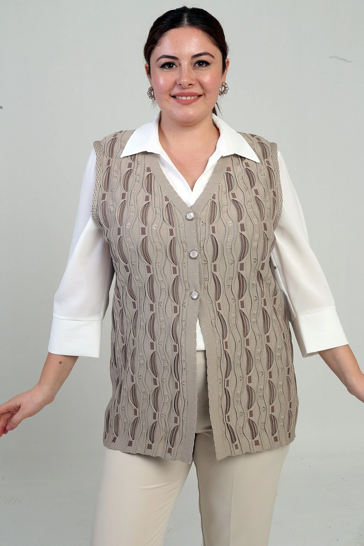 Kadın Önü Düğmeli Ajurlu Büyük Beden Triko Yelek