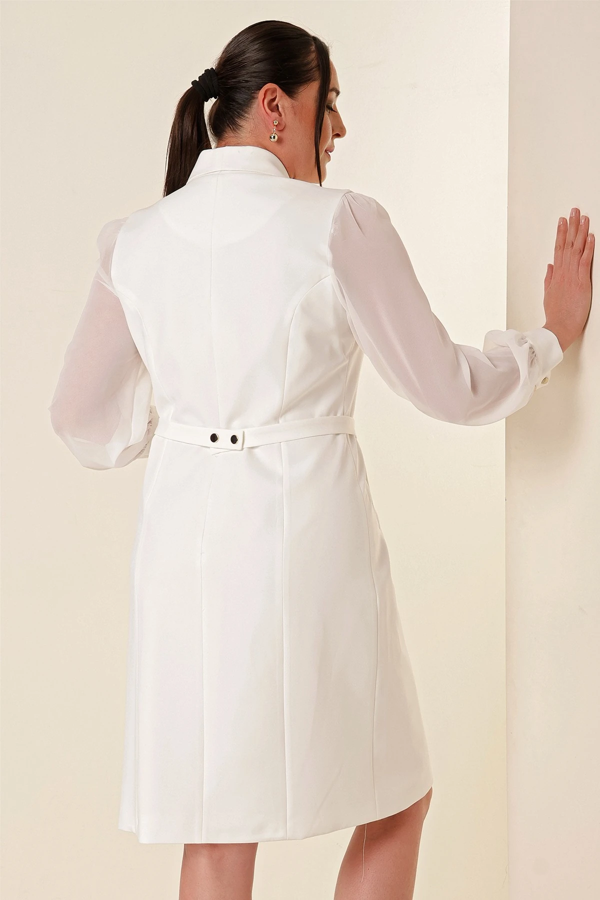 Önü Düğmeli Beli Kemerli Kolu Tül Büyük Beden Elbise