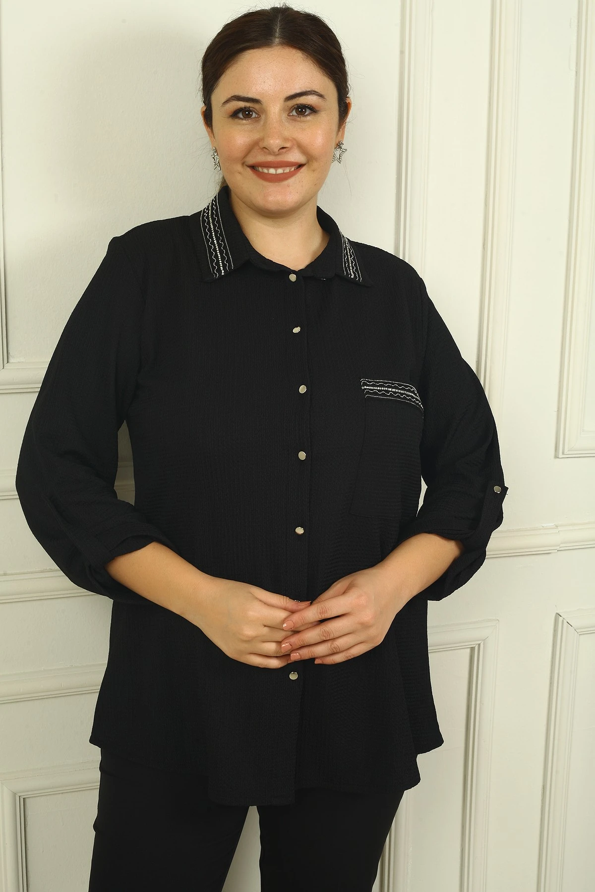 Kadın Kol Katlamalı Yaka Ve Cebi Şeritli Büyük Beden Gofre Gömlek