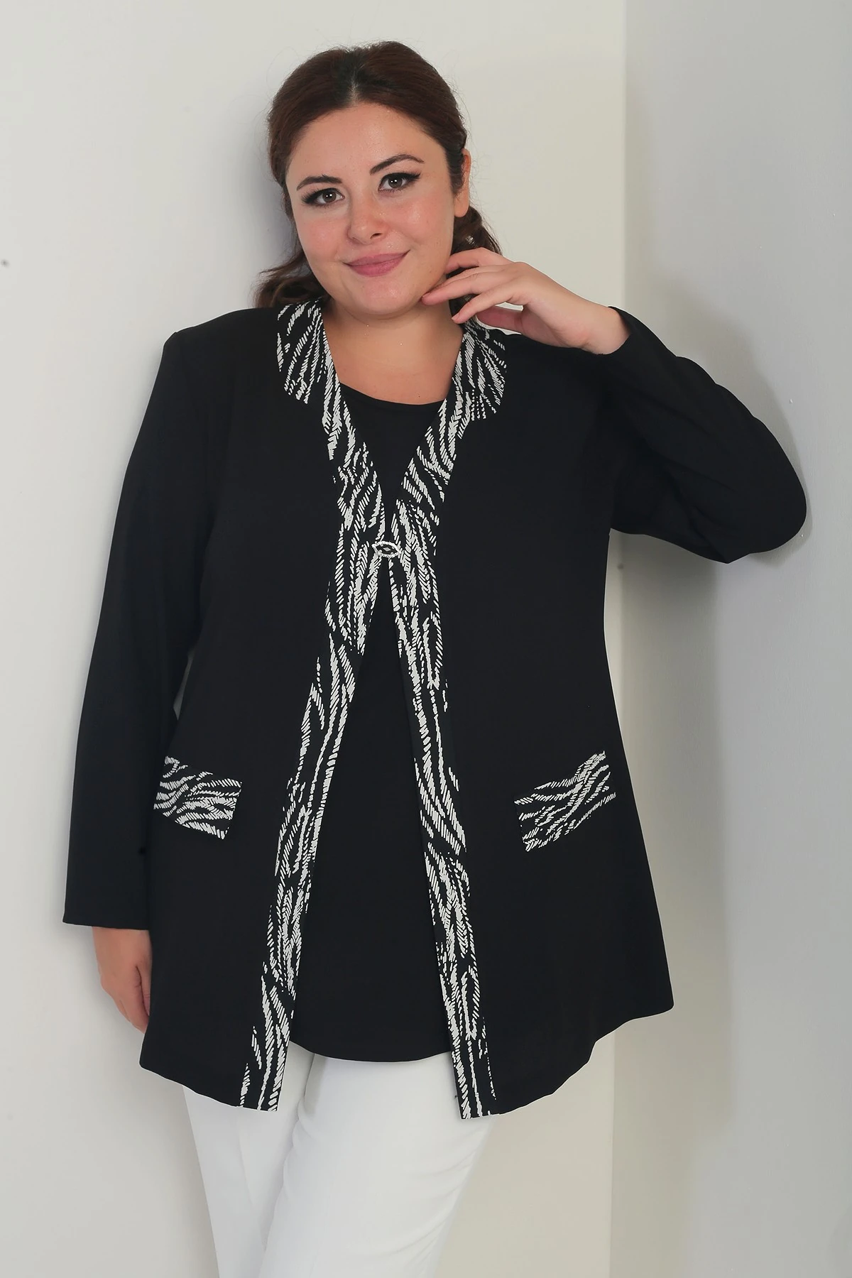 Kadın İçi Kolsuz Likralı Bluz Önü Şerit Desenli Krep Ceket Büyük Beden 2'li Takım