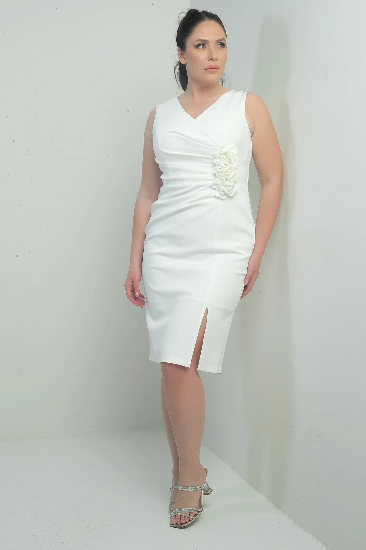 Kadın Ön Arka V Yaka Kendinden Telalı 3 Boyut Çiçek Detaylı Büyük Beden Midi Elbise