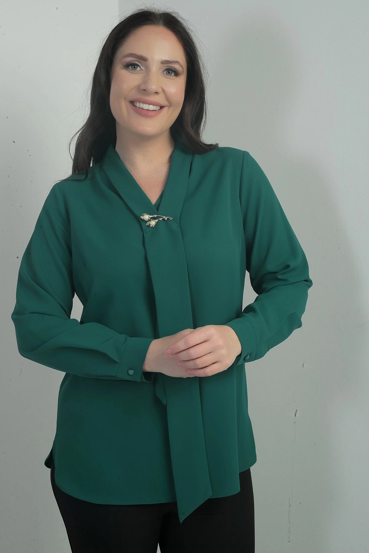 Kadın V Yaka Fularlı Krep Saten Büyük Beden Bluz