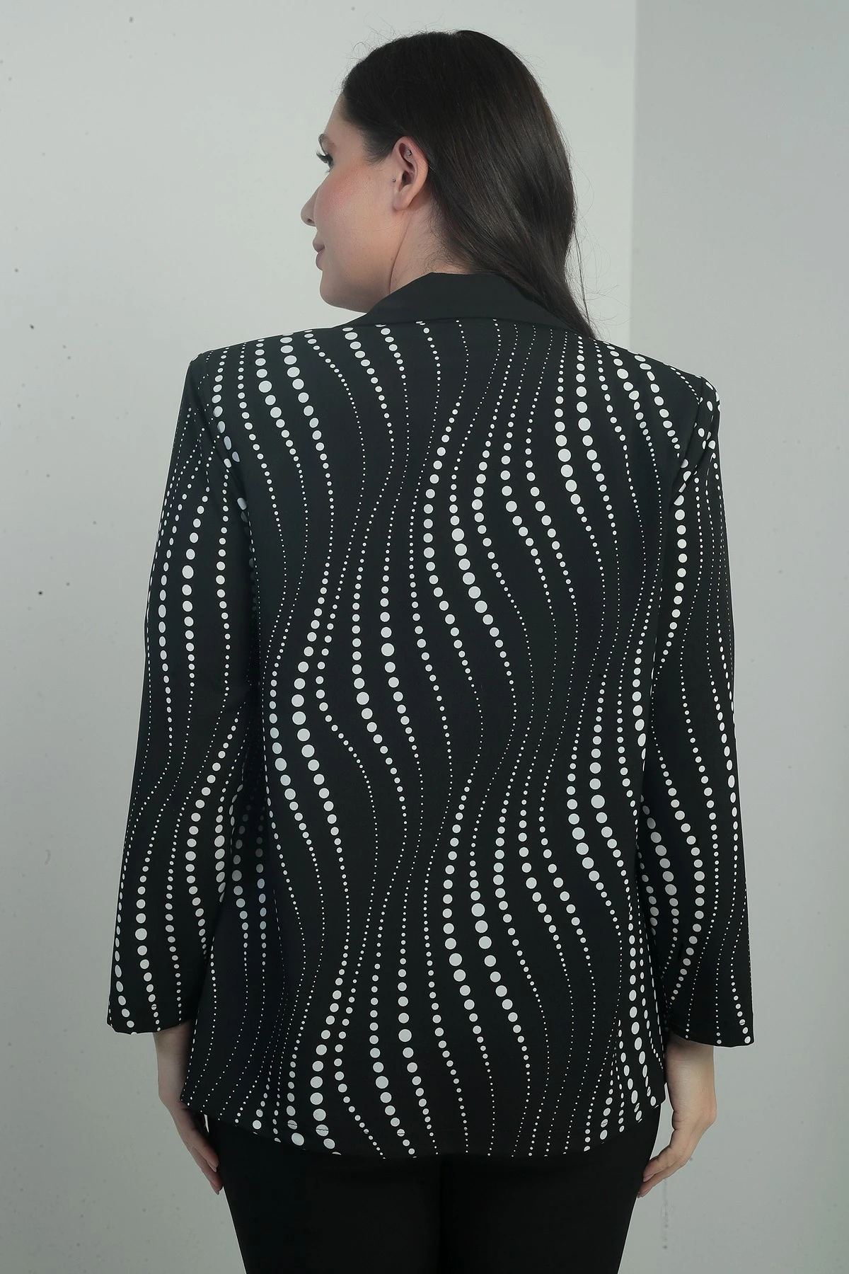 Kadın Zincir Puantiyeli Uzun Kol Kruvaze Yaka Ceket B.B. İkili Takım