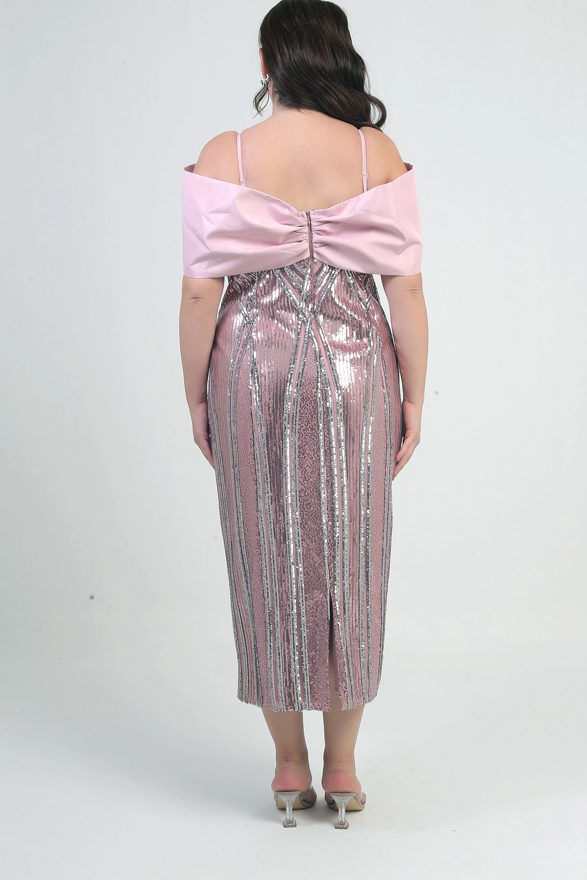 Kadın İnce Askılı Saten Fiyonk Kayık Yaka Pul İşlemeli Astarlı Büyük Beden Midi Elbise