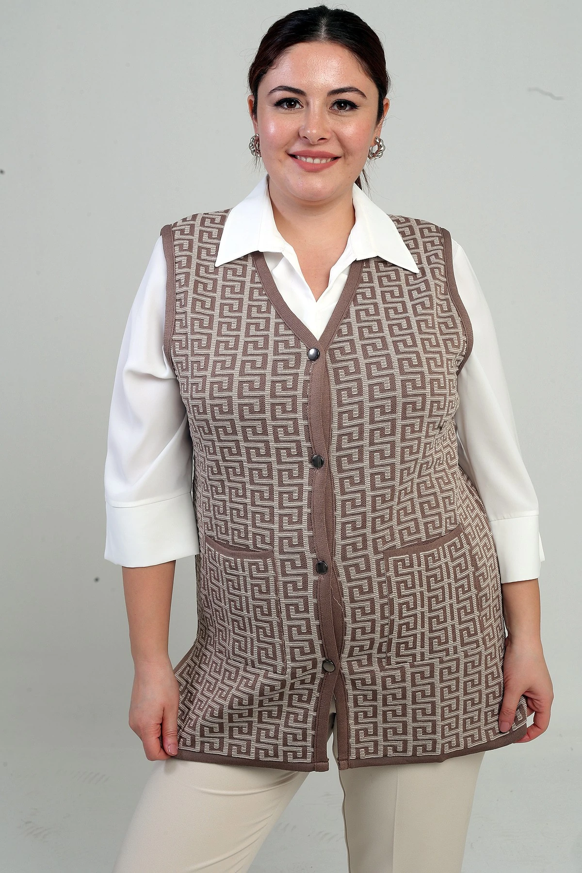 Kadın Önü Metal Düğmeli Cepli Desenli Büyük Beden Kısa Triko Yelek