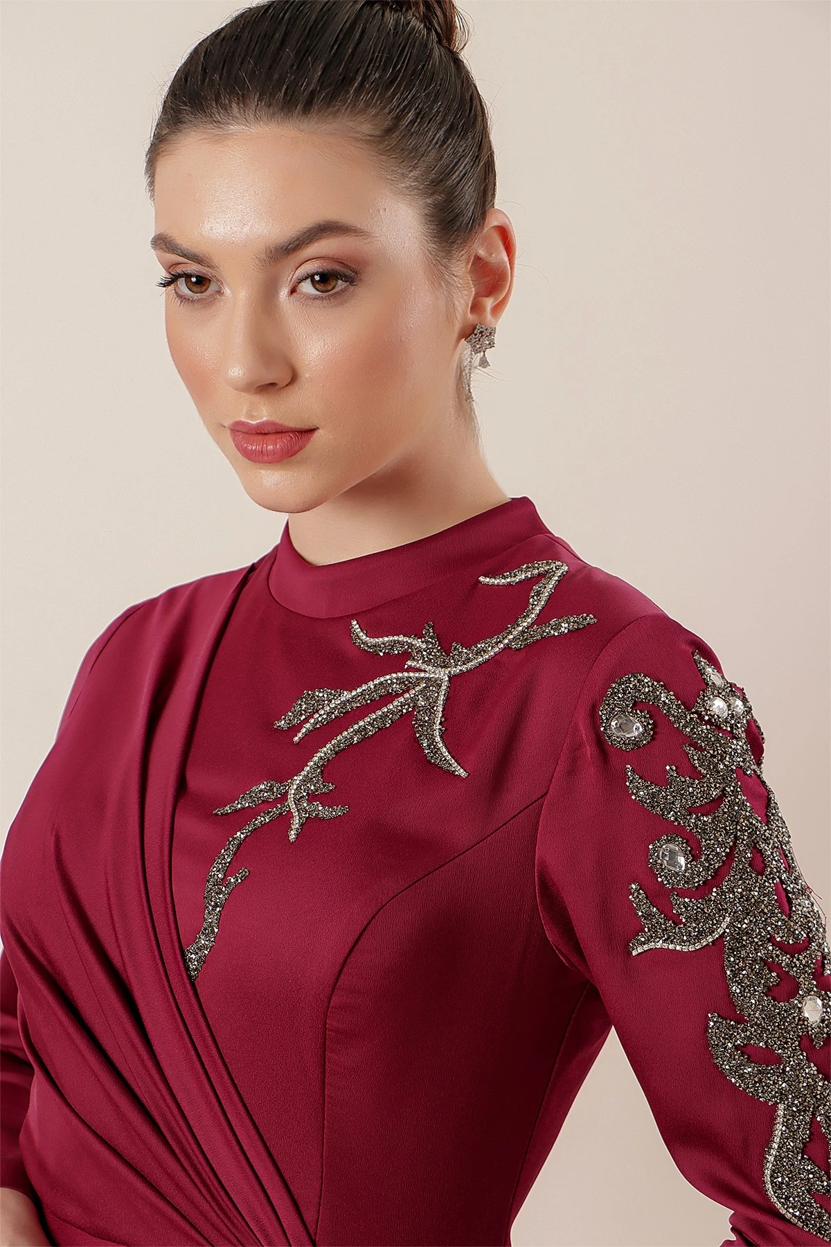 Taş İşlemeli Önü Büzgülü Astarlı Krep Saten Tesettür Elbise