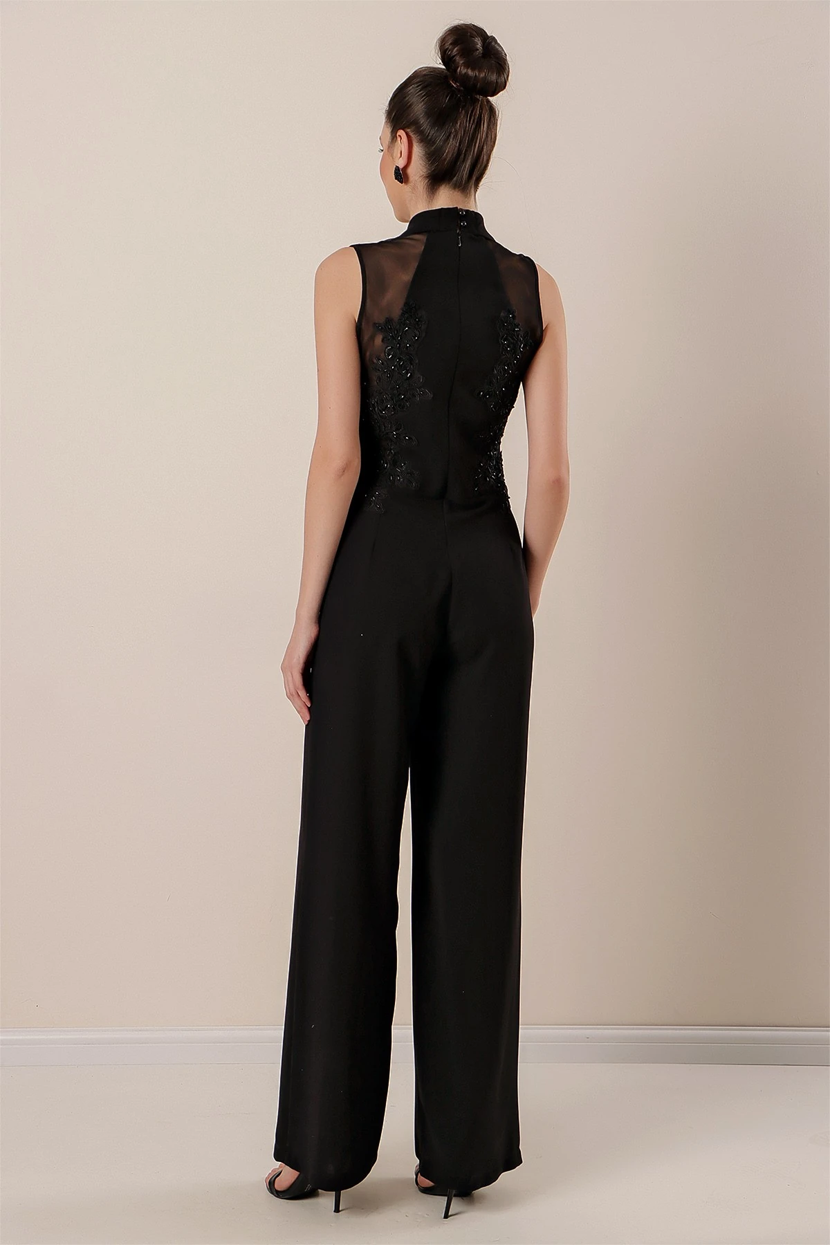 Kruvaze Yaka Boncuk Ve Nakış İşlemeli Tulum