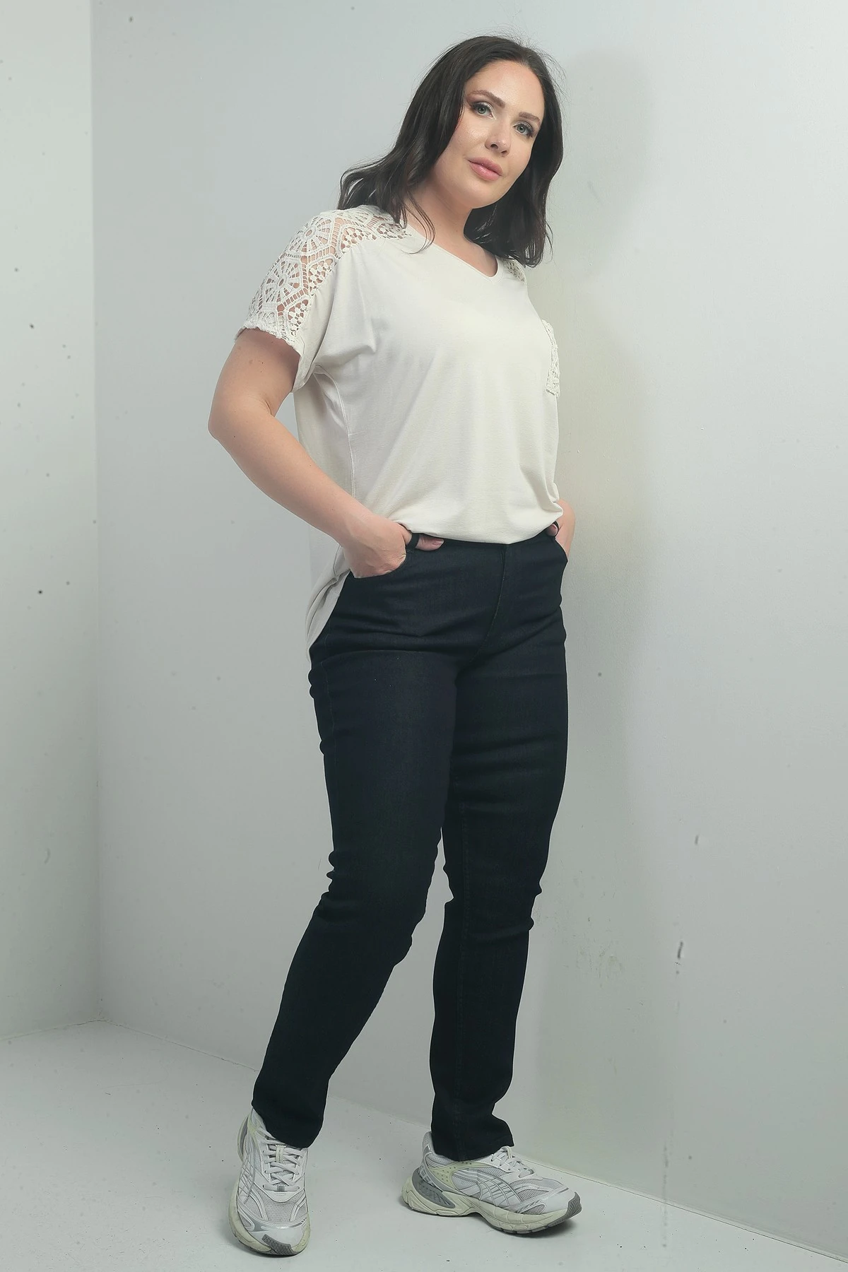 Kadın Yüksek Bel Boru Paça Likralı Büyük Beden Kot Pantolon