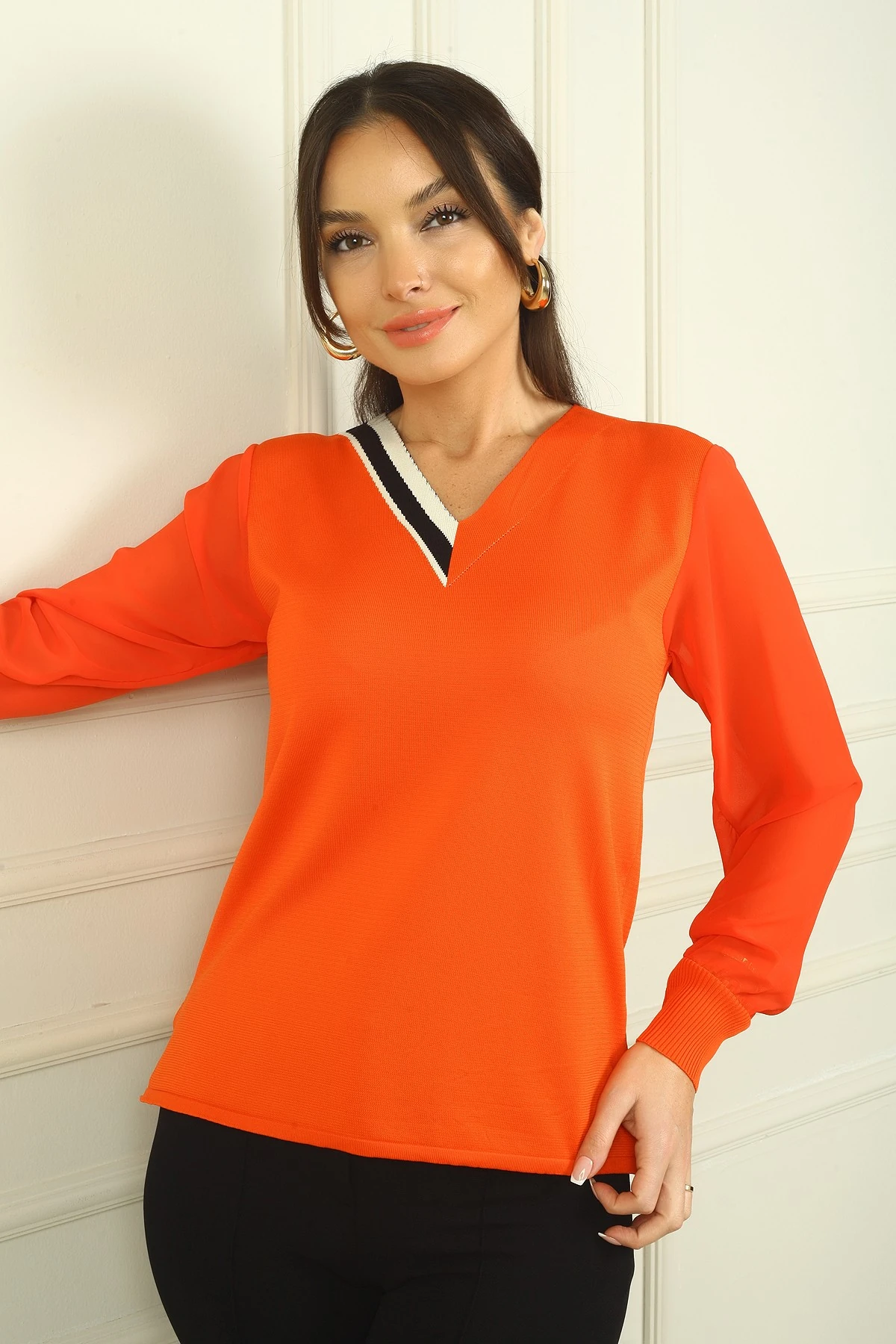 Kadın V Yaka Yarısı Şeritli Kolları Şifon Kazak