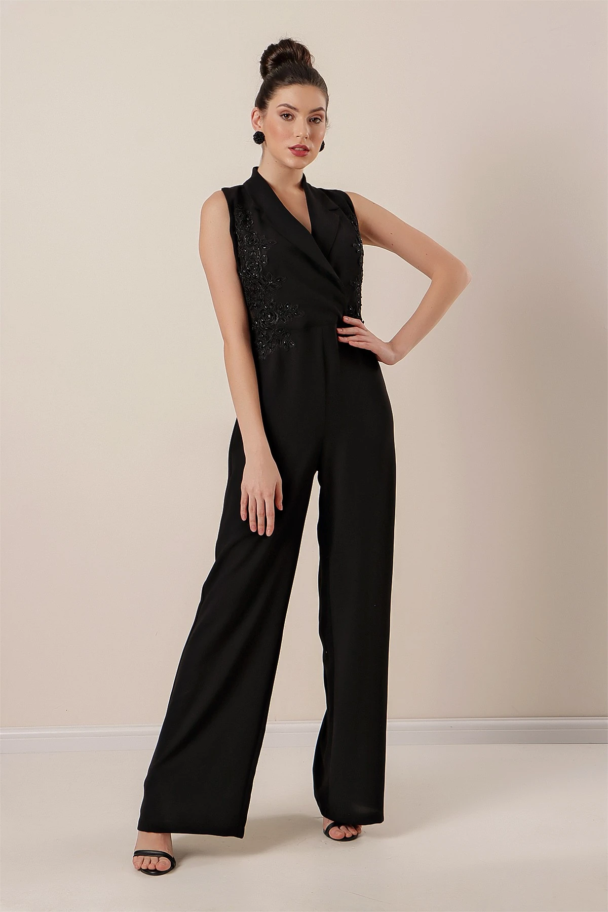 Kruvaze Yaka Boncuk Ve Nakış İşlemeli Tulum