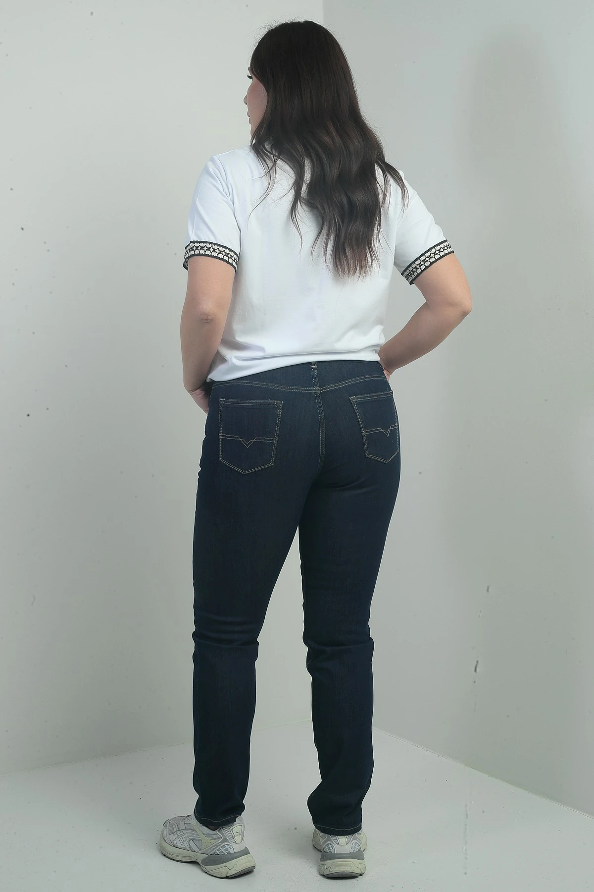 Kadın Yüksek Bel Boru Paça Büyük Beden Taşlanmış Kot Pantolon