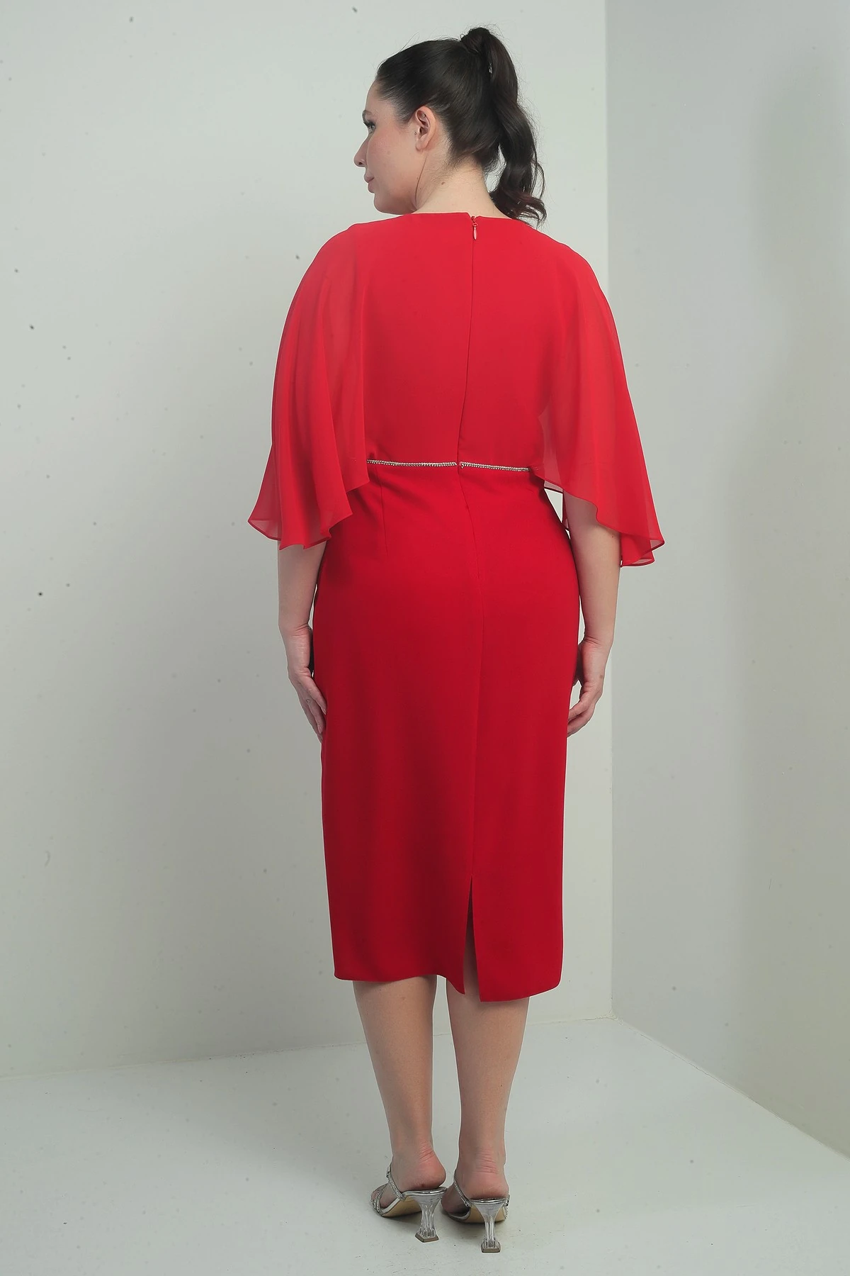 Kadın V Yaka Üstü Şifon Drapeli Astarlı Beli Taşlı Büyük Beden Krep Midi Elbise