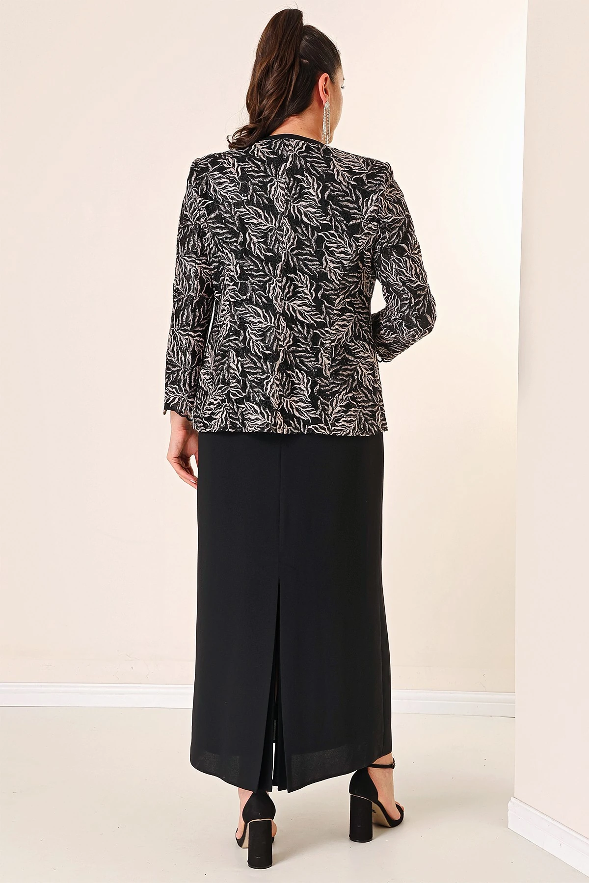 Yakası Boncuk Nakışlı Uzun Elbise Boncuk Pul Nakışlı Ceket Astarlı Büyük Beden 2'li Takım