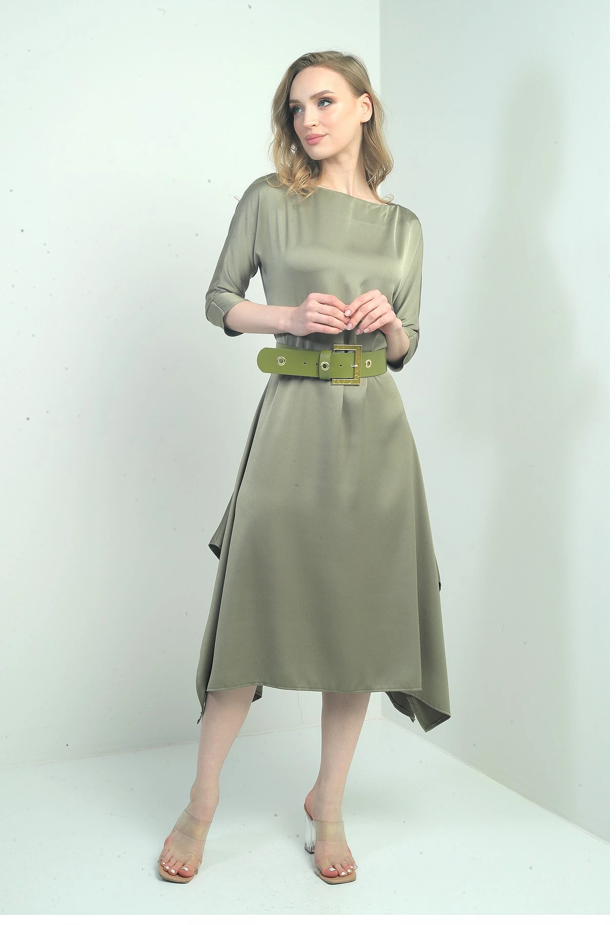 Kadın Çeyrek Kollu Beli Kemerli Asimetrik Krep Saten Midi Elbise